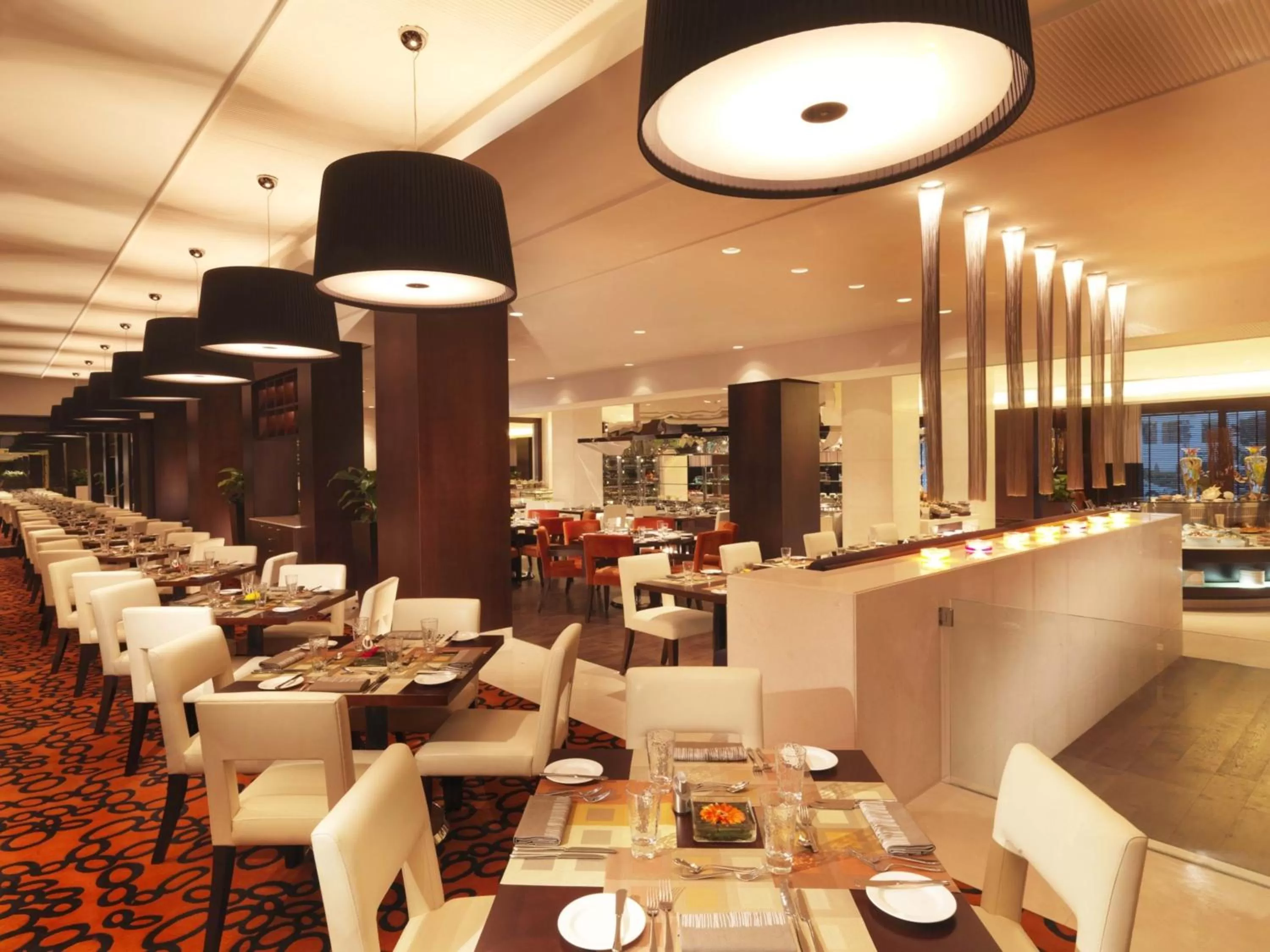 Restaurant/places to eat in Mövenpick Grand Al Bustan