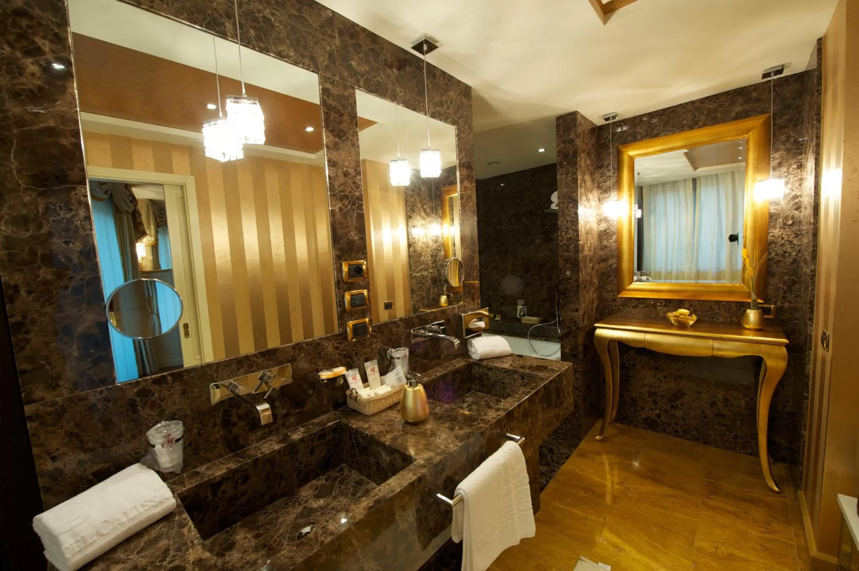 Bathroom in Hotel Calissano