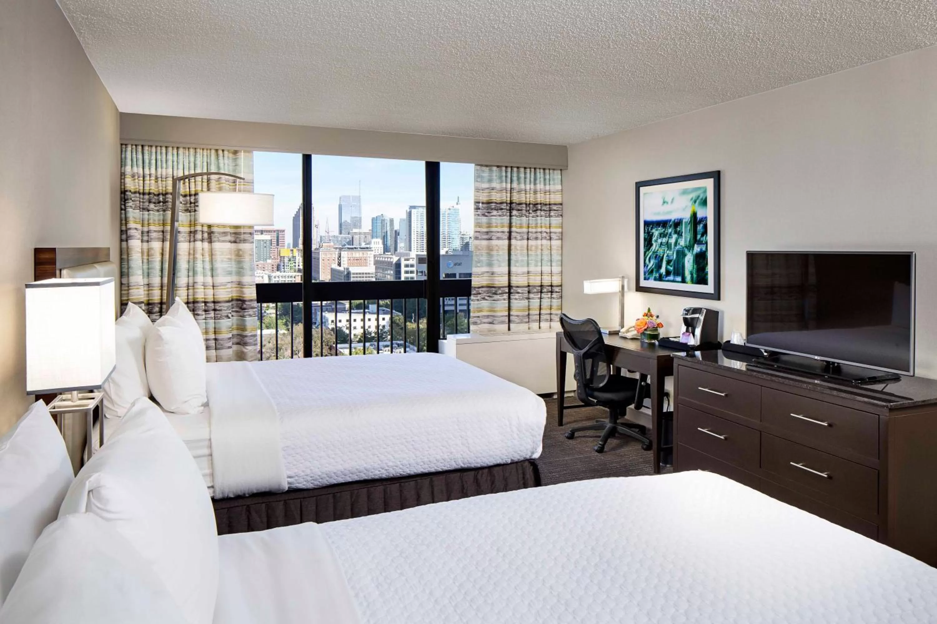 Photo of the whole room, Bed in Crowne Plaza Atlanta - Midtown by IHG