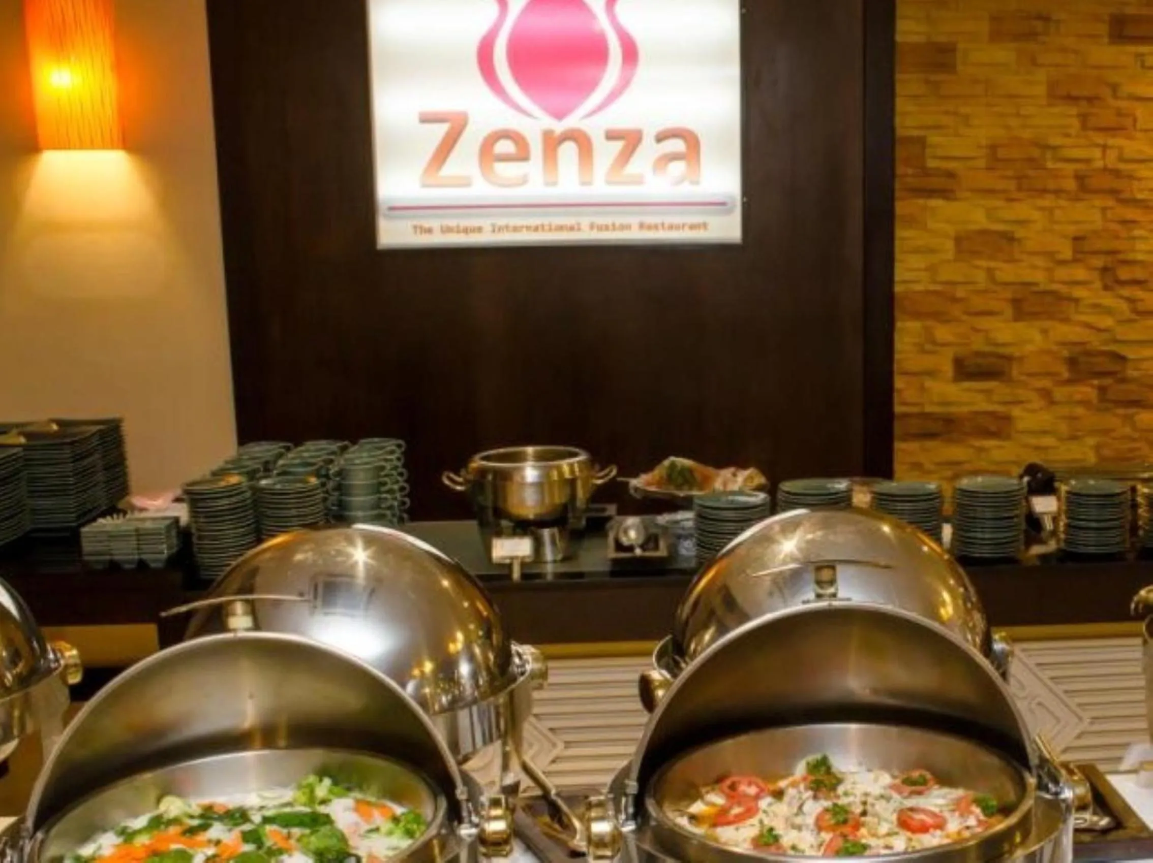 Restaurant/places to eat in Maninarakorn Hotel