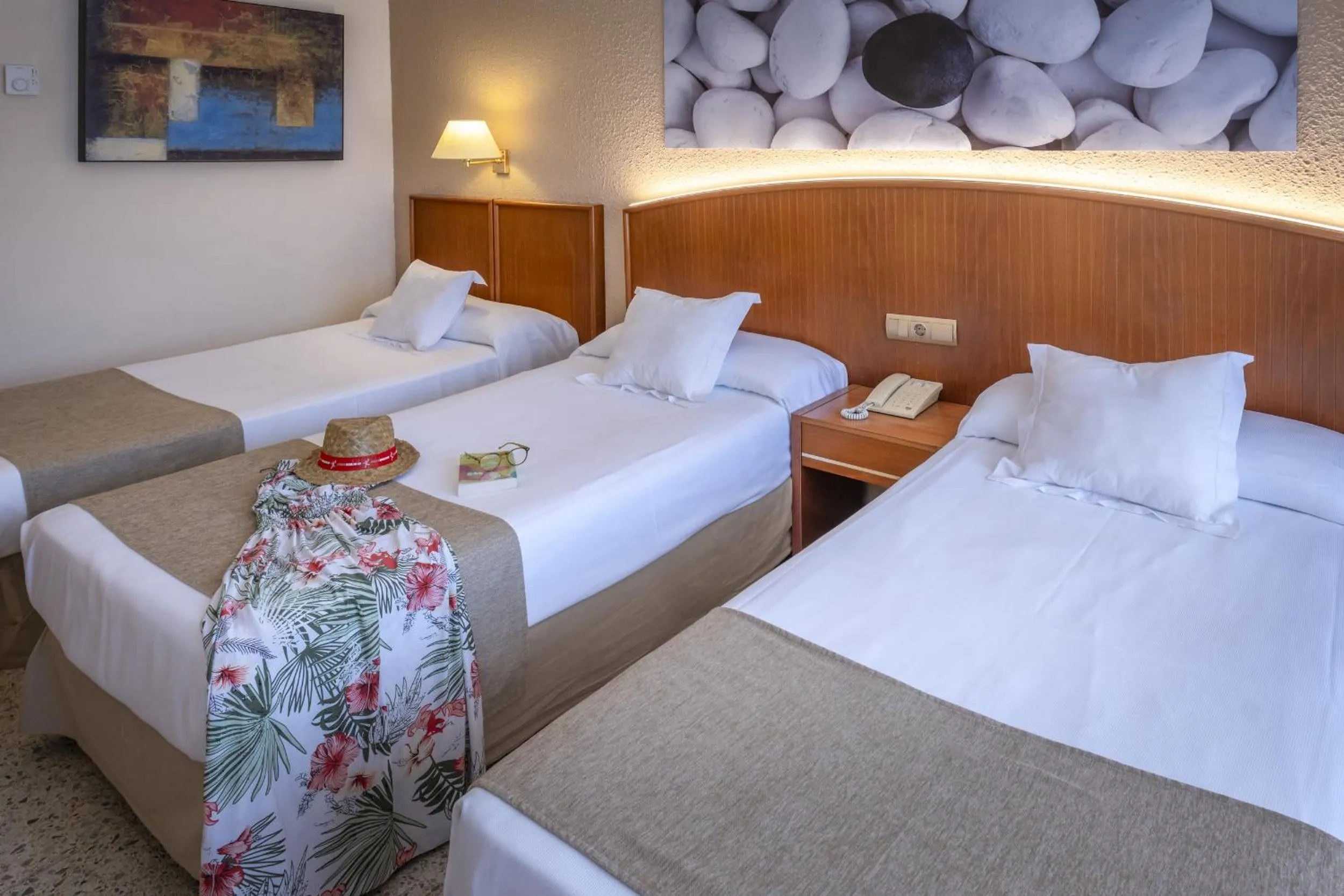 Photo of the whole room, Bed in GHT Oasis Park & Spa