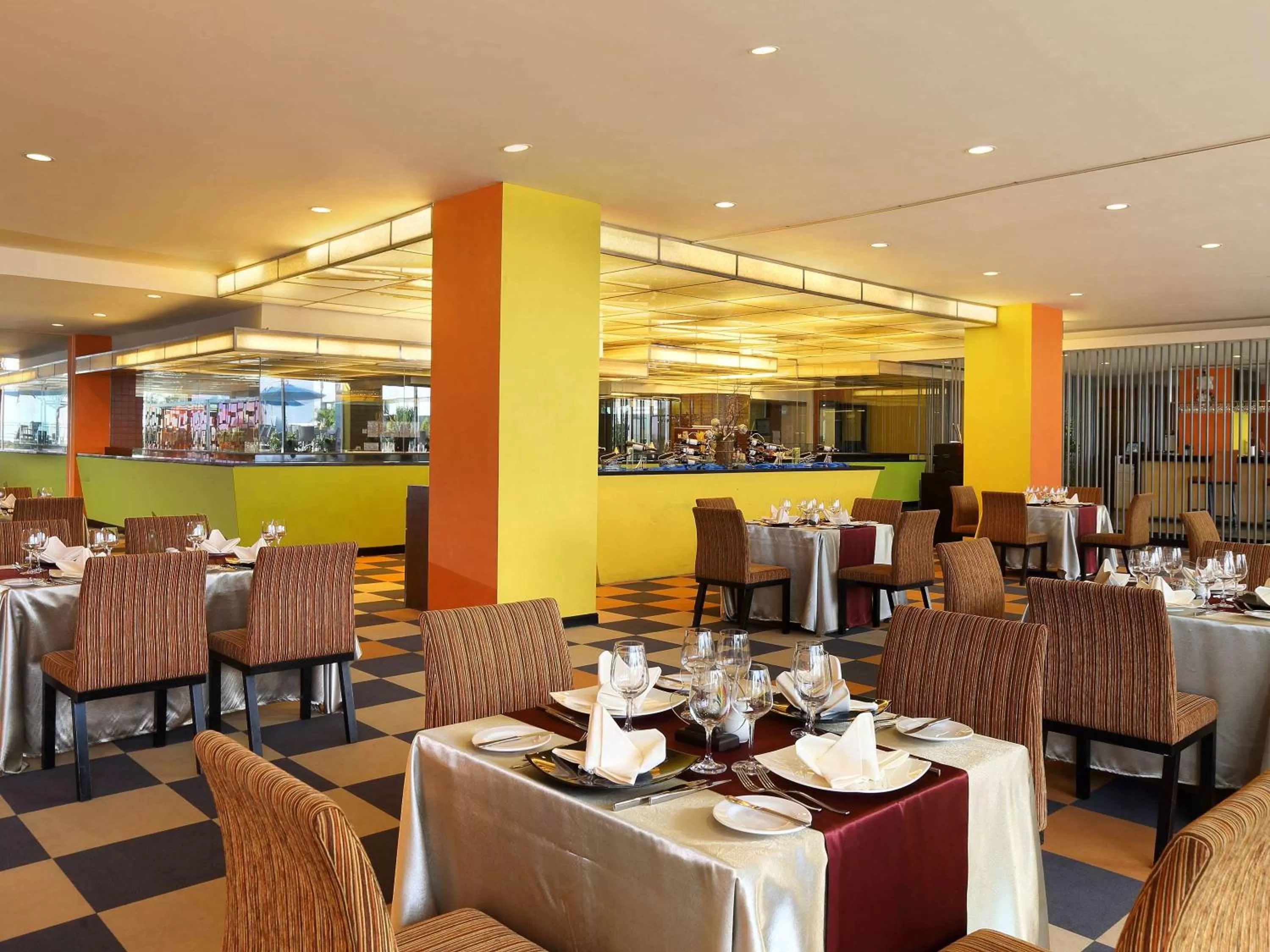 Restaurant/places to eat in Novotel Balikpapan