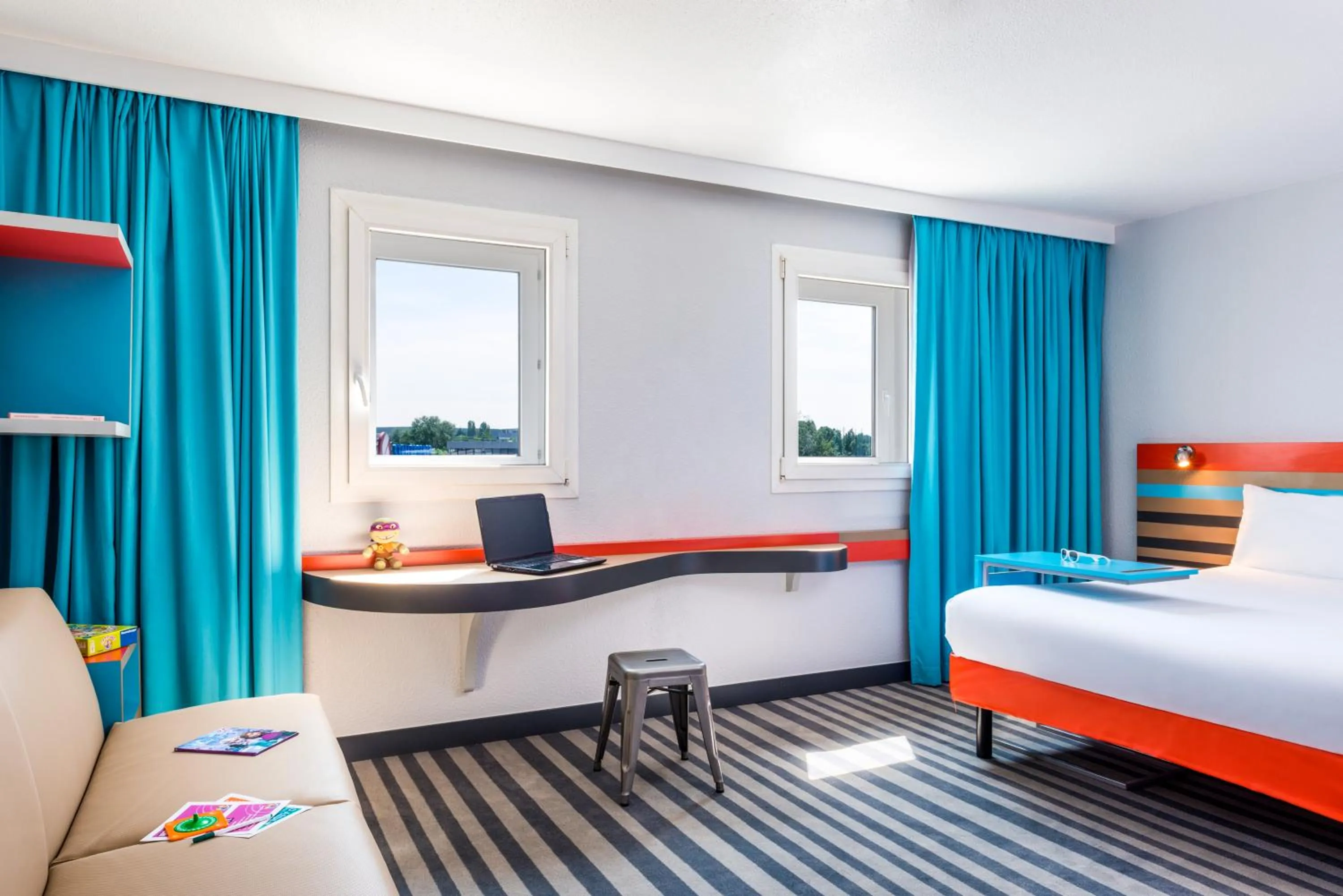 Bed in ibis Styles Antony Paris Sud