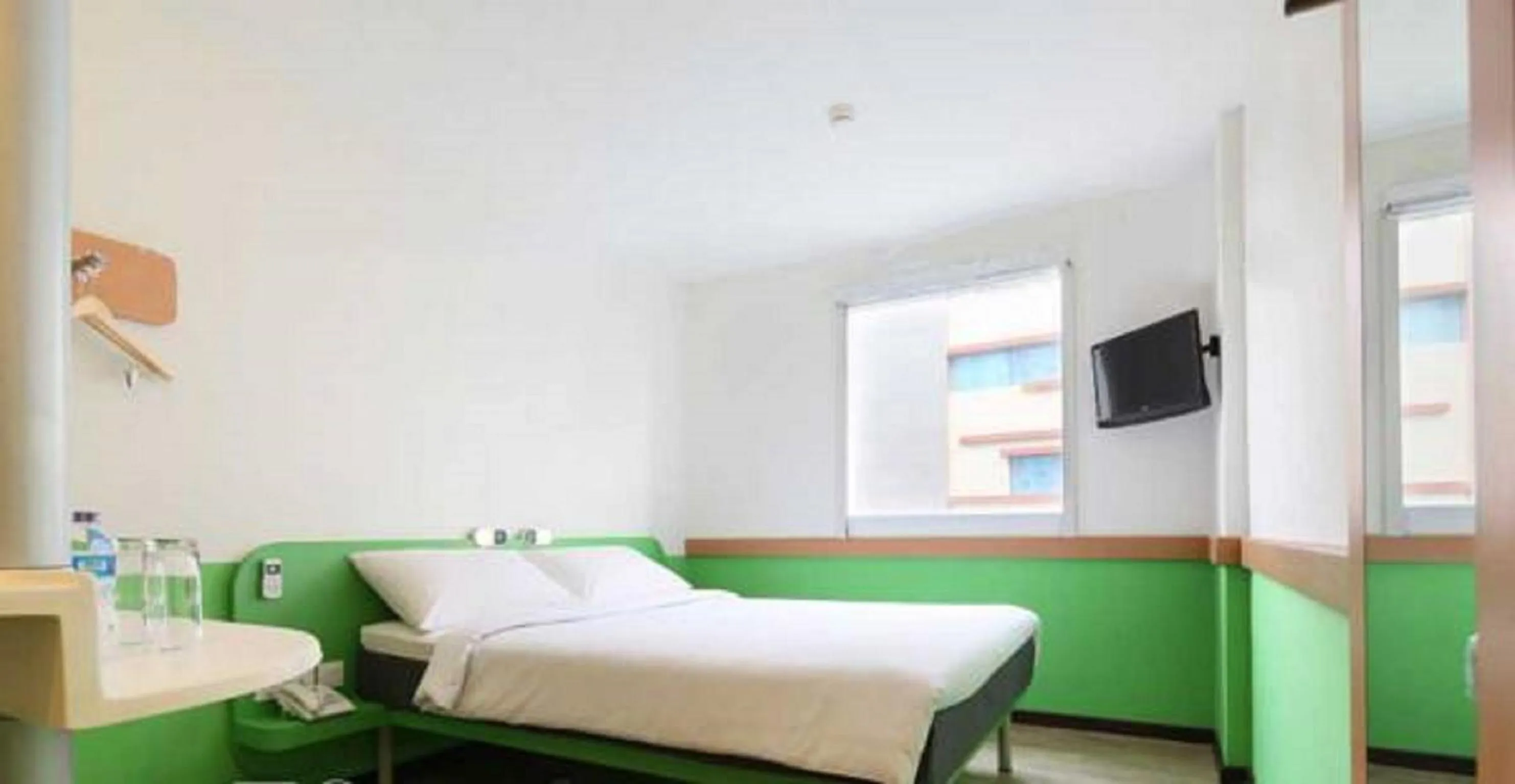 Bed in Ibis Budget Jakarta Airport