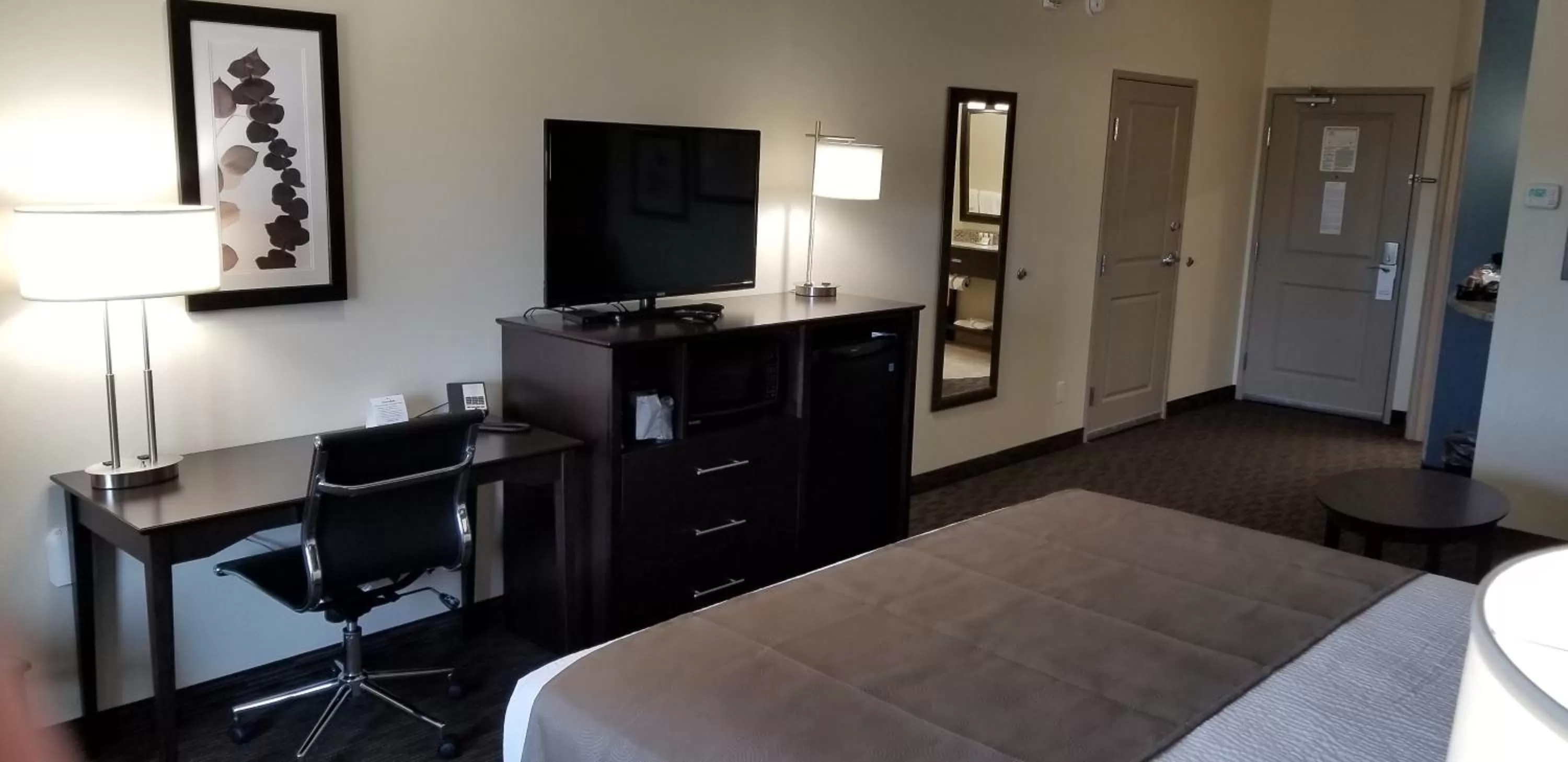 TV and multimedia, Bed in AmericInn by Wyndham Sioux Falls North