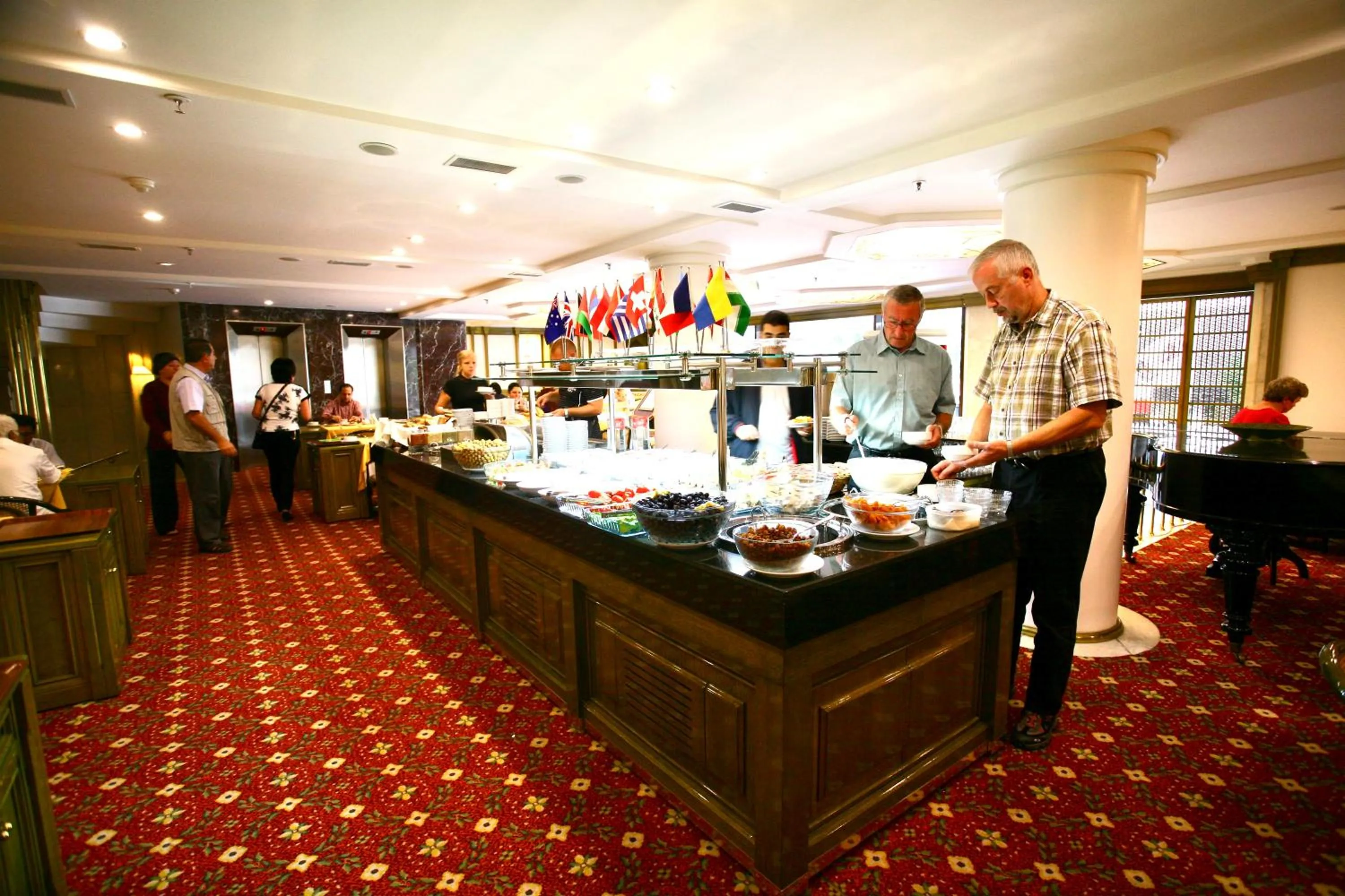 Restaurant/places to eat in Istanbul Royal Hotel