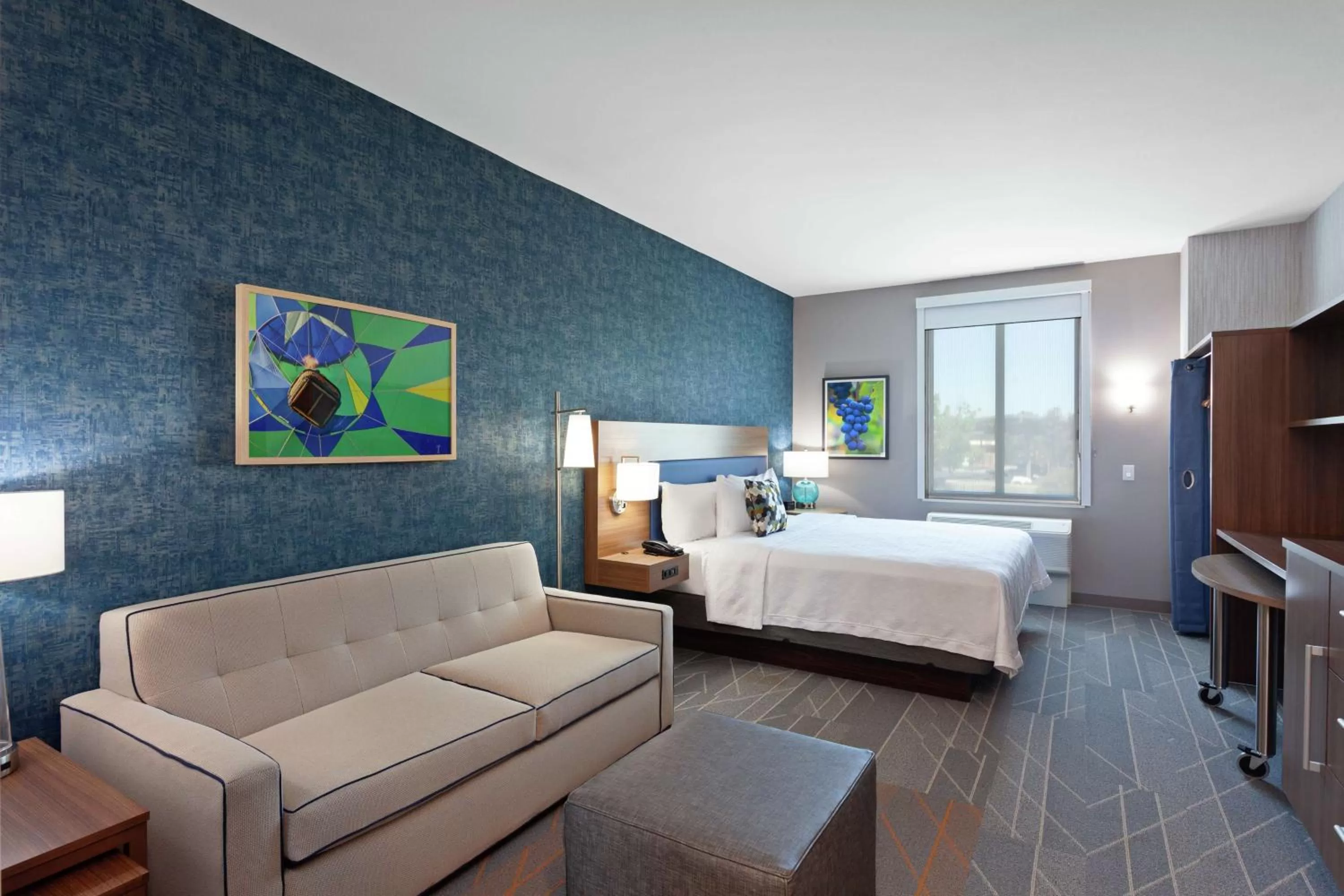 Living room, Bed in Home2 Suites By Hilton Temecula