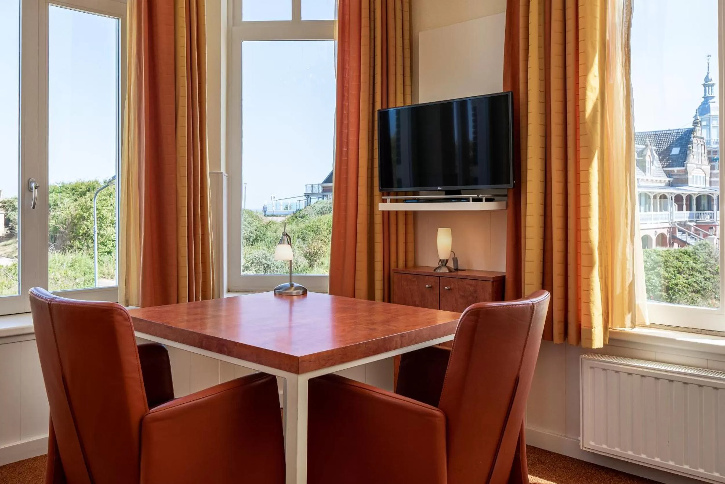 TV and multimedia, Dining Area in Hotel ter Duyn