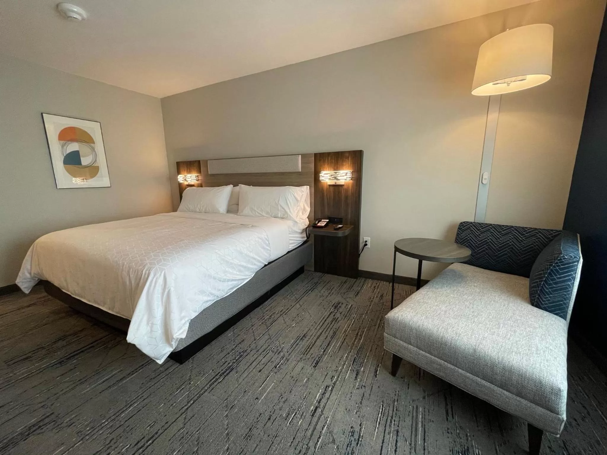 Bed in Holiday Inn Express & Suites - Ft. Smith - Airport by IHG