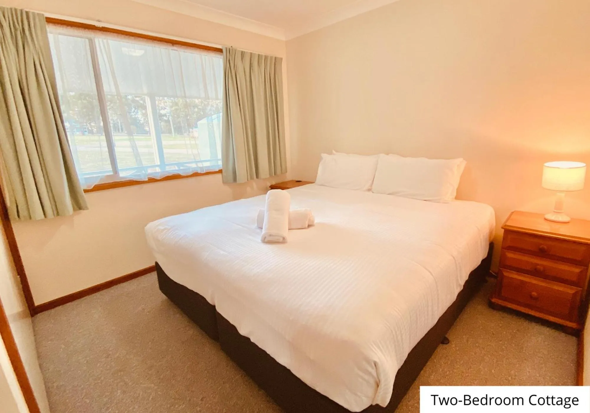 Bedroom, Bed in Pokolbin Village Estate