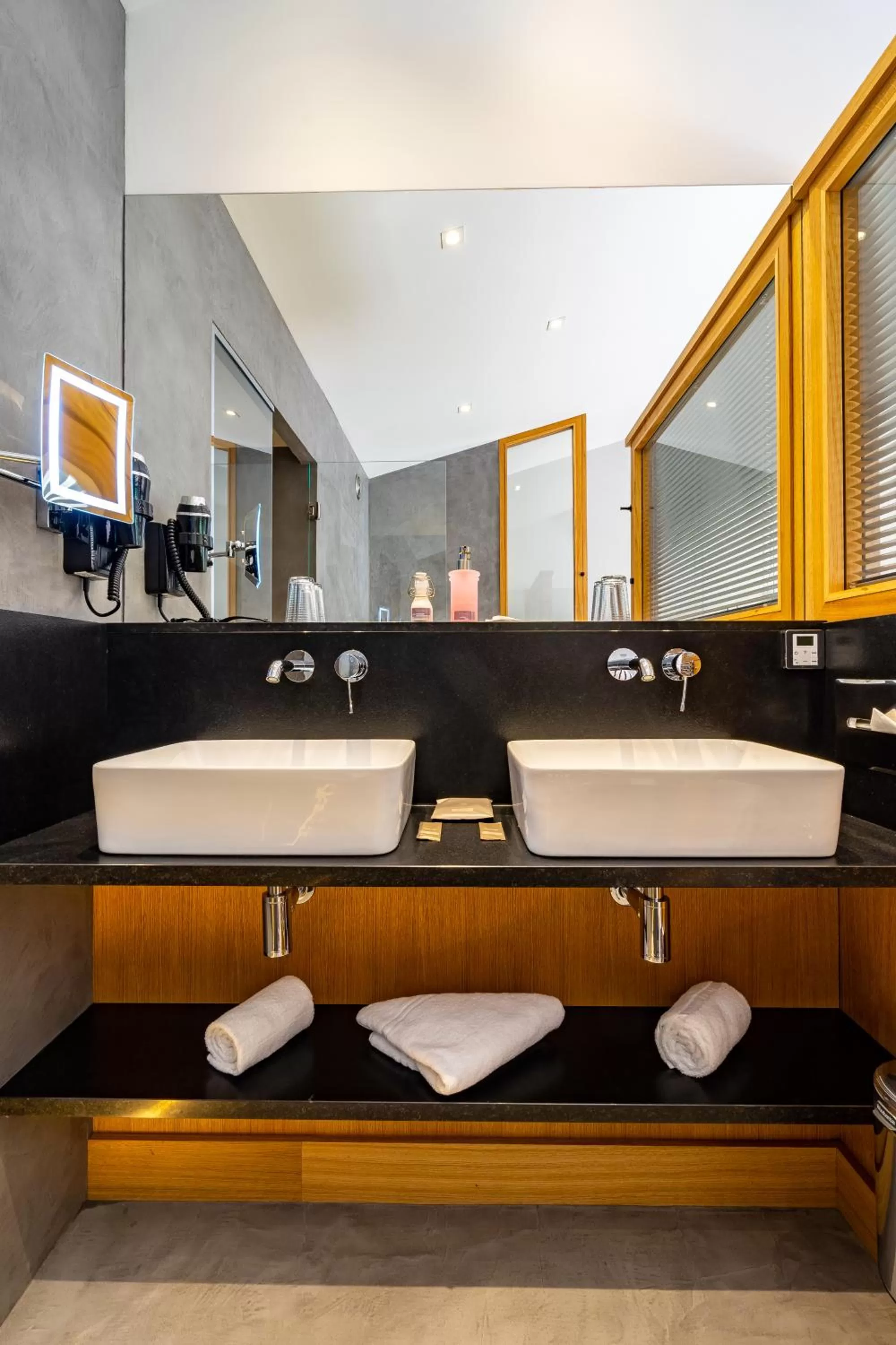 Shower in Hôtel Ile de Ré