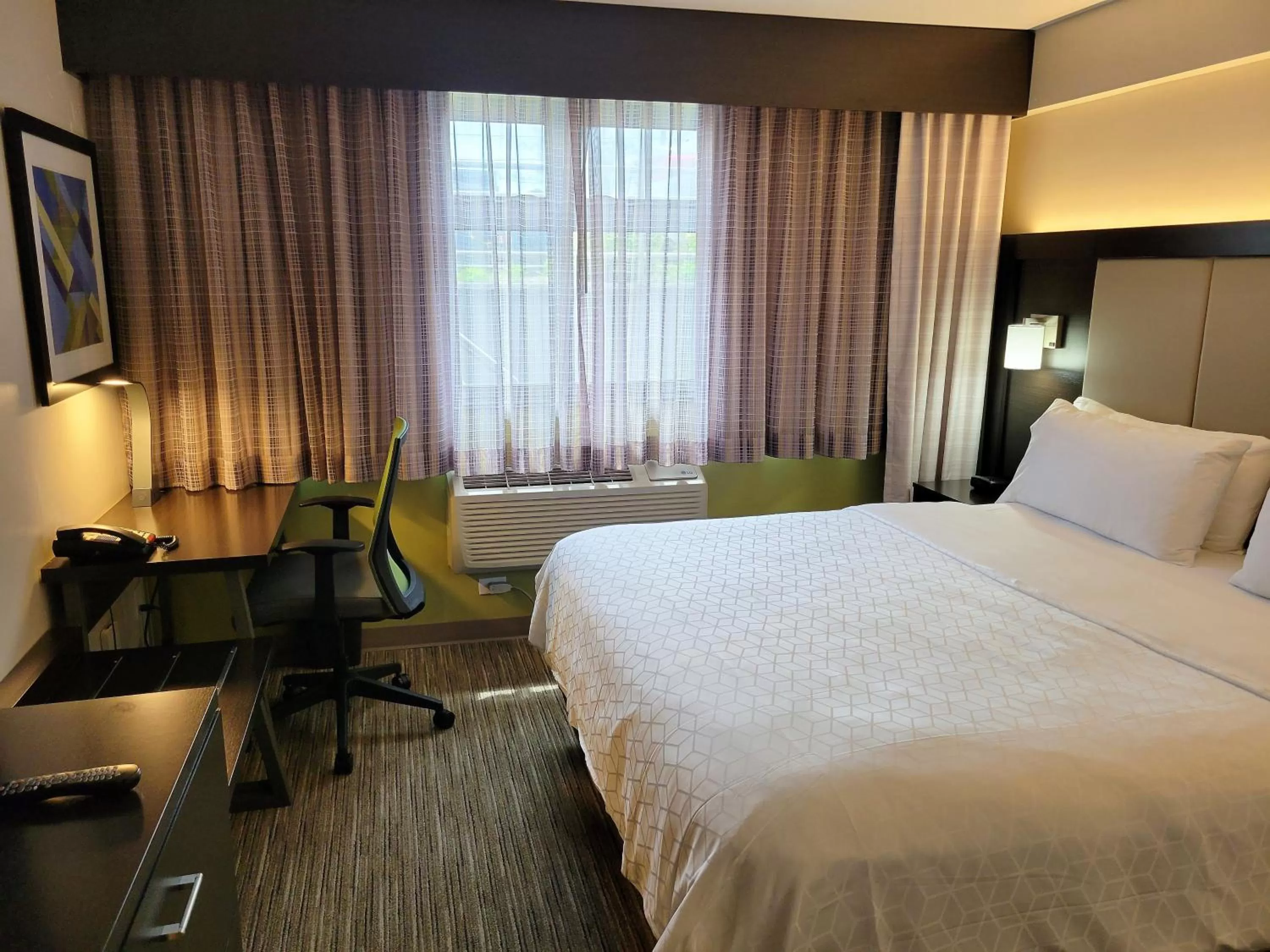 Photo of the whole room, Bed in Holiday Inn Express Maspeth by IHG