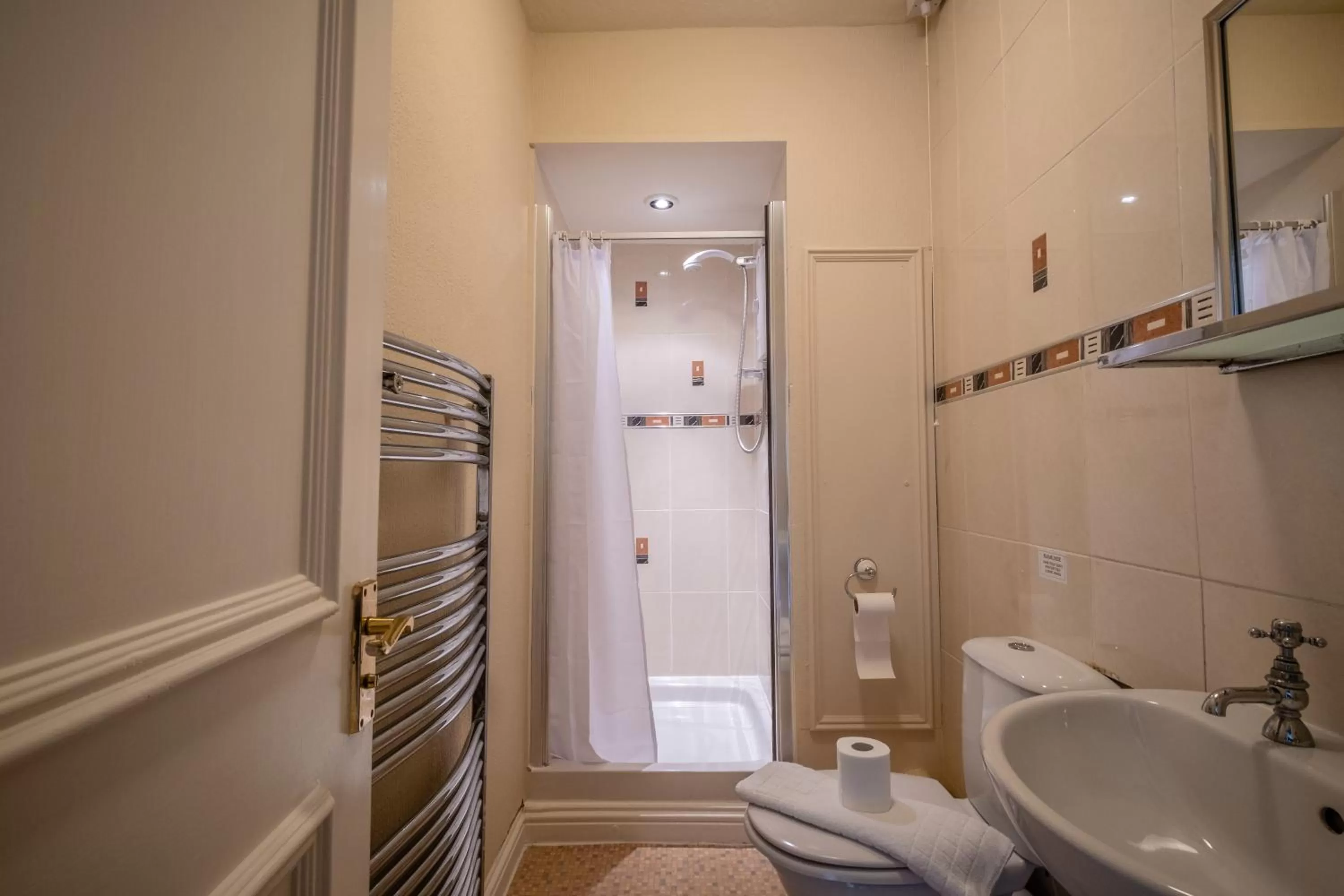 Bathroom in The Crown Hotel