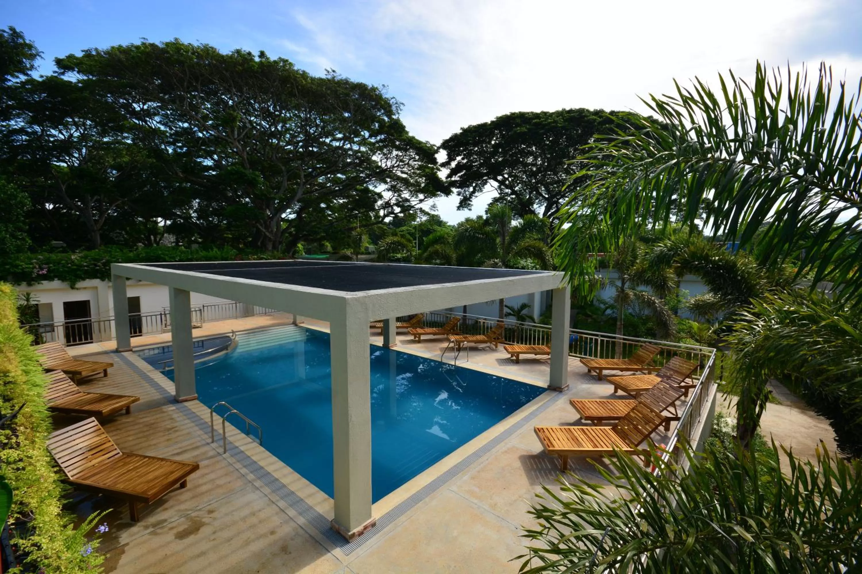 Swimming pool in Munting Paraiso