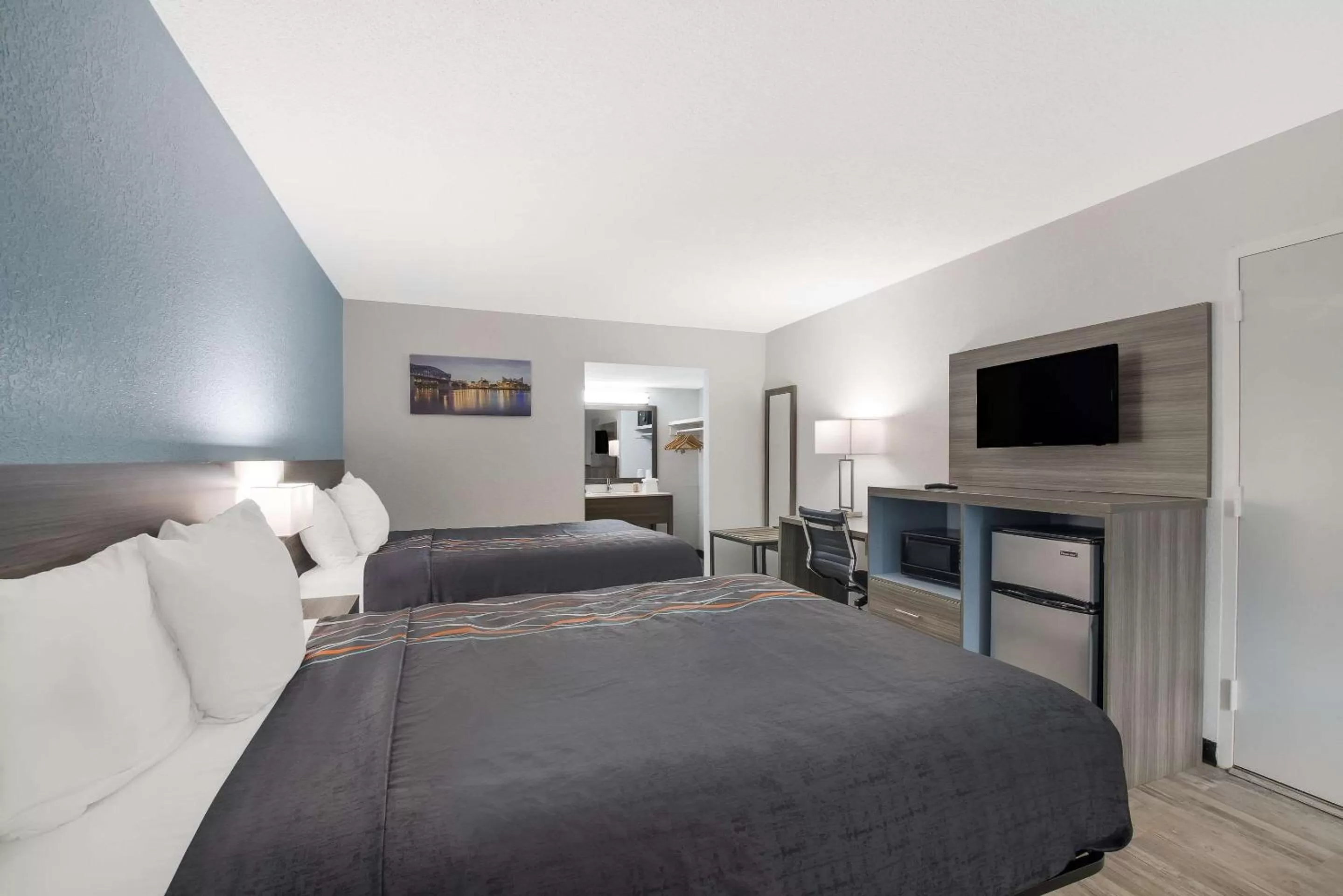 Bedroom, Bed in Rodeway Inn Cleveland TN I-75