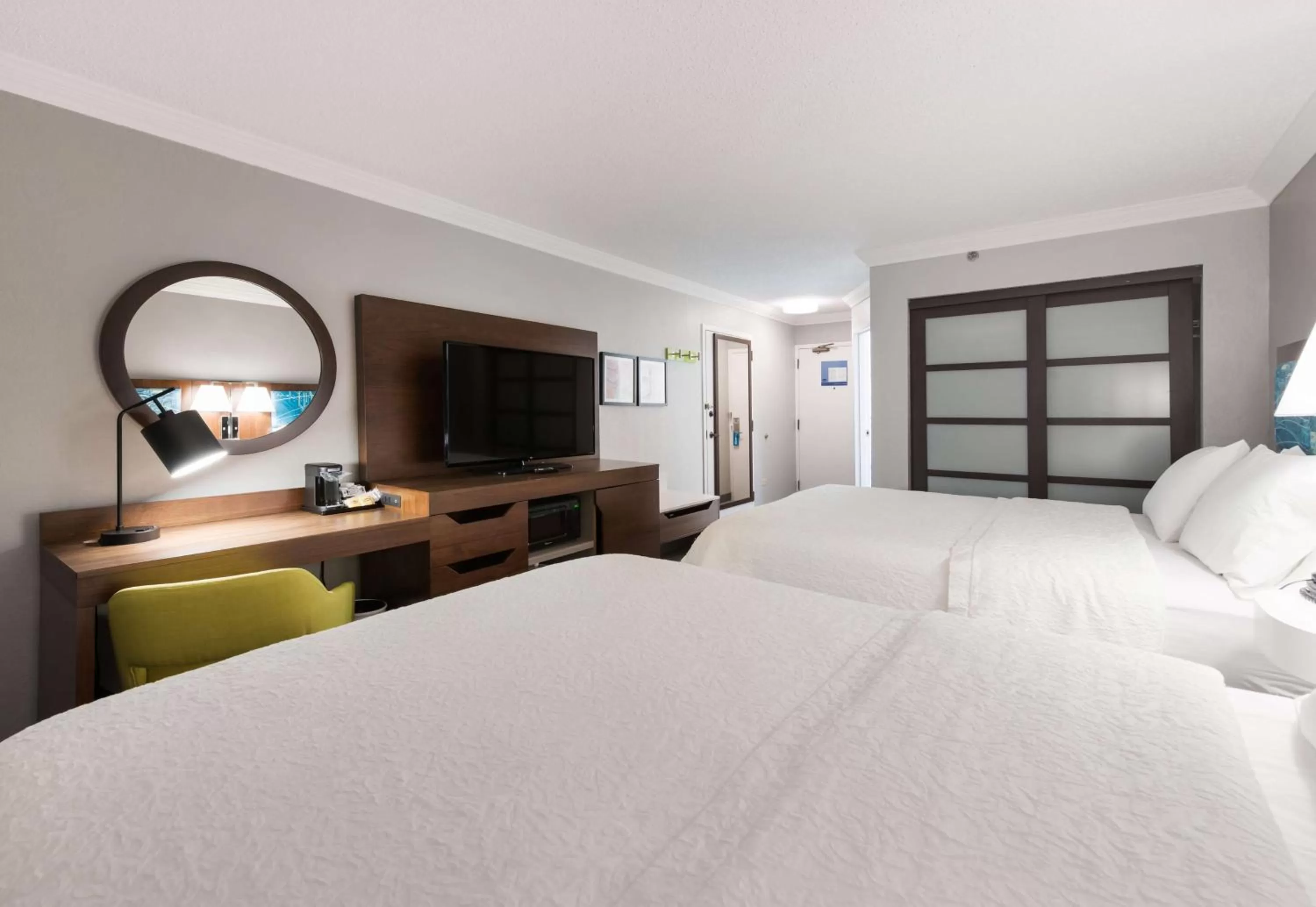 Bedroom, Bed in Hampton Inn & Suites Chicago-Hoffman Estates