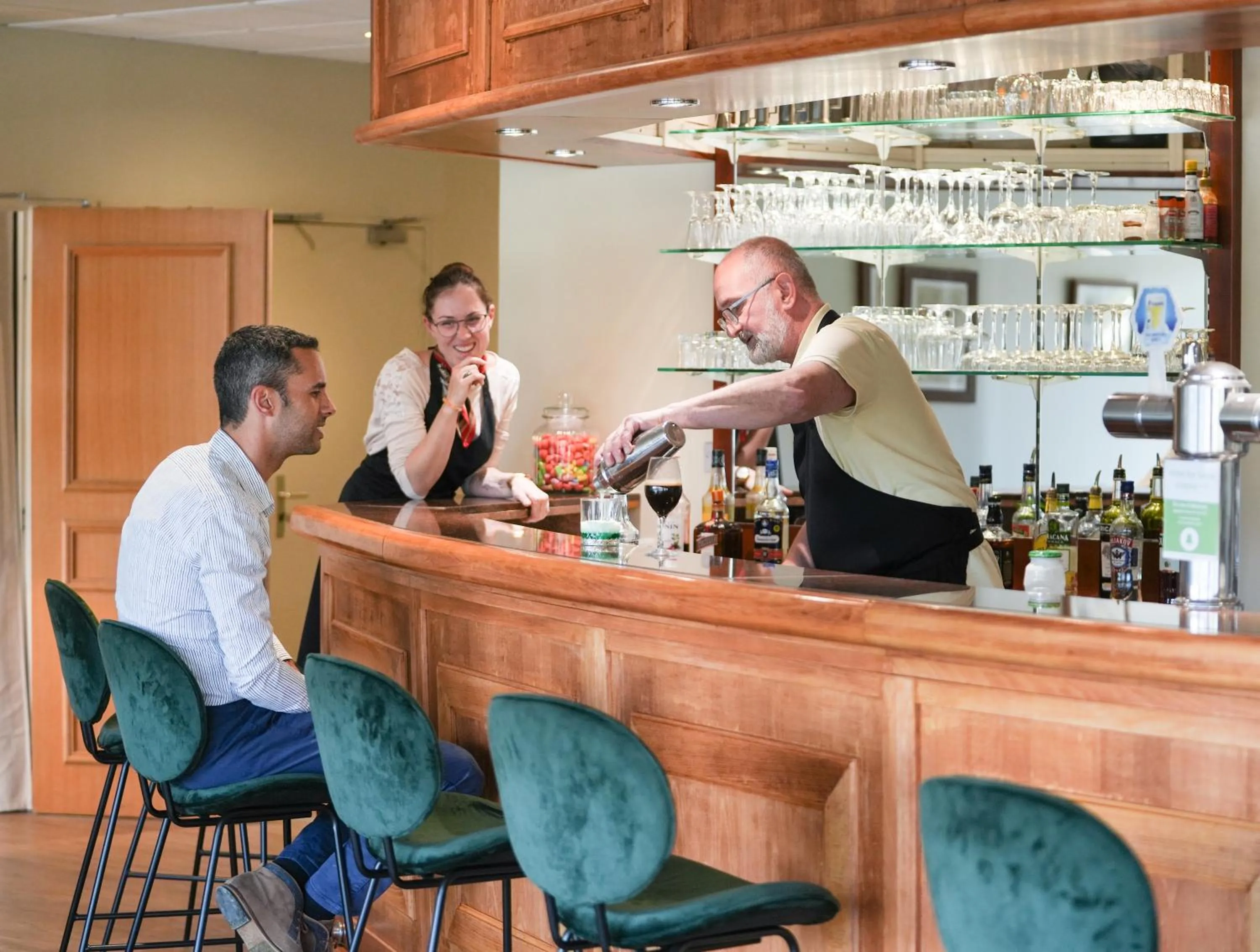 Lounge or bar in Hôtel Mount Venturi - Aix-En-Provence Sainte-Victoire - Bar & Restaurant & Padel