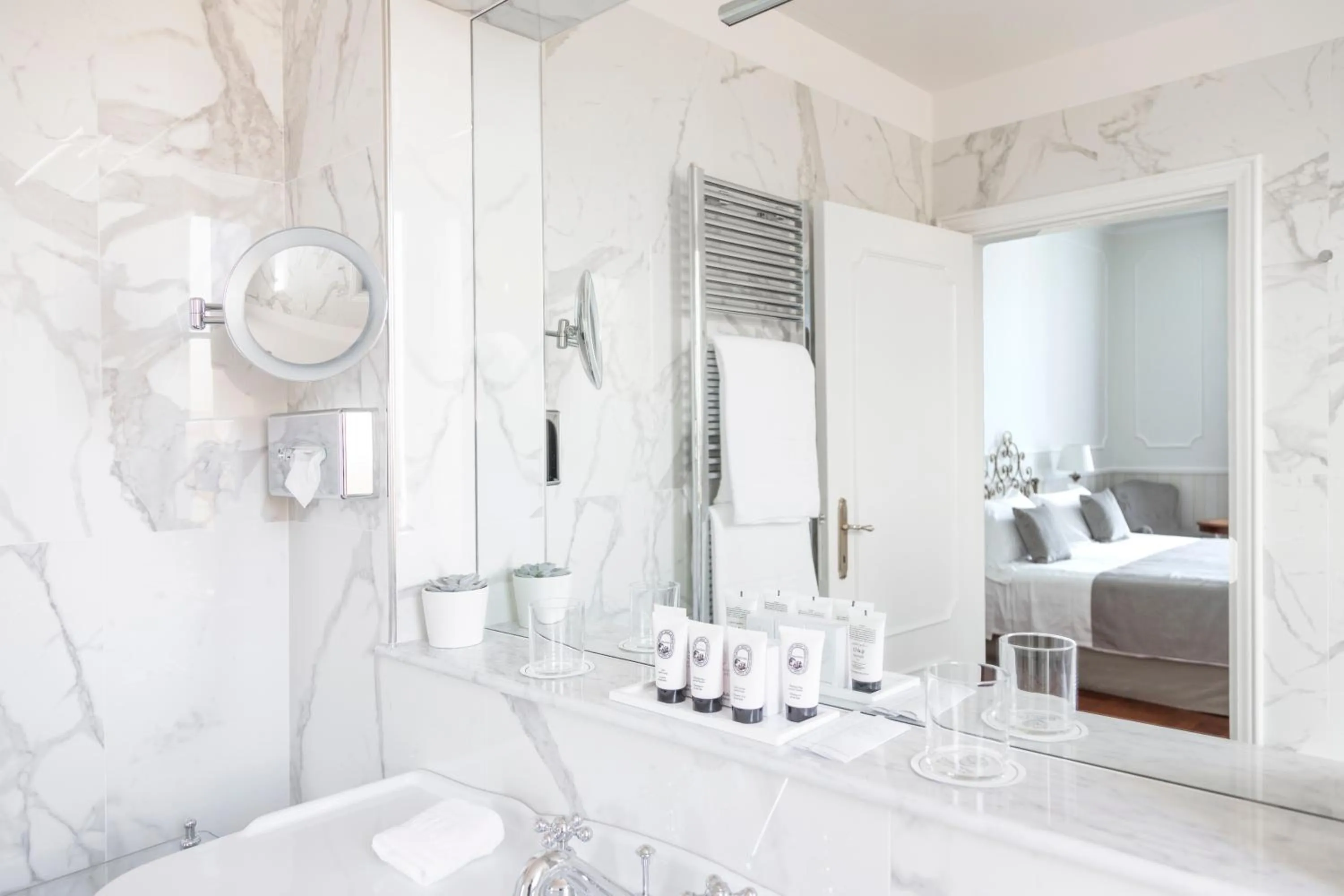 Bathroom, Bed in Grand Hotel Miramare