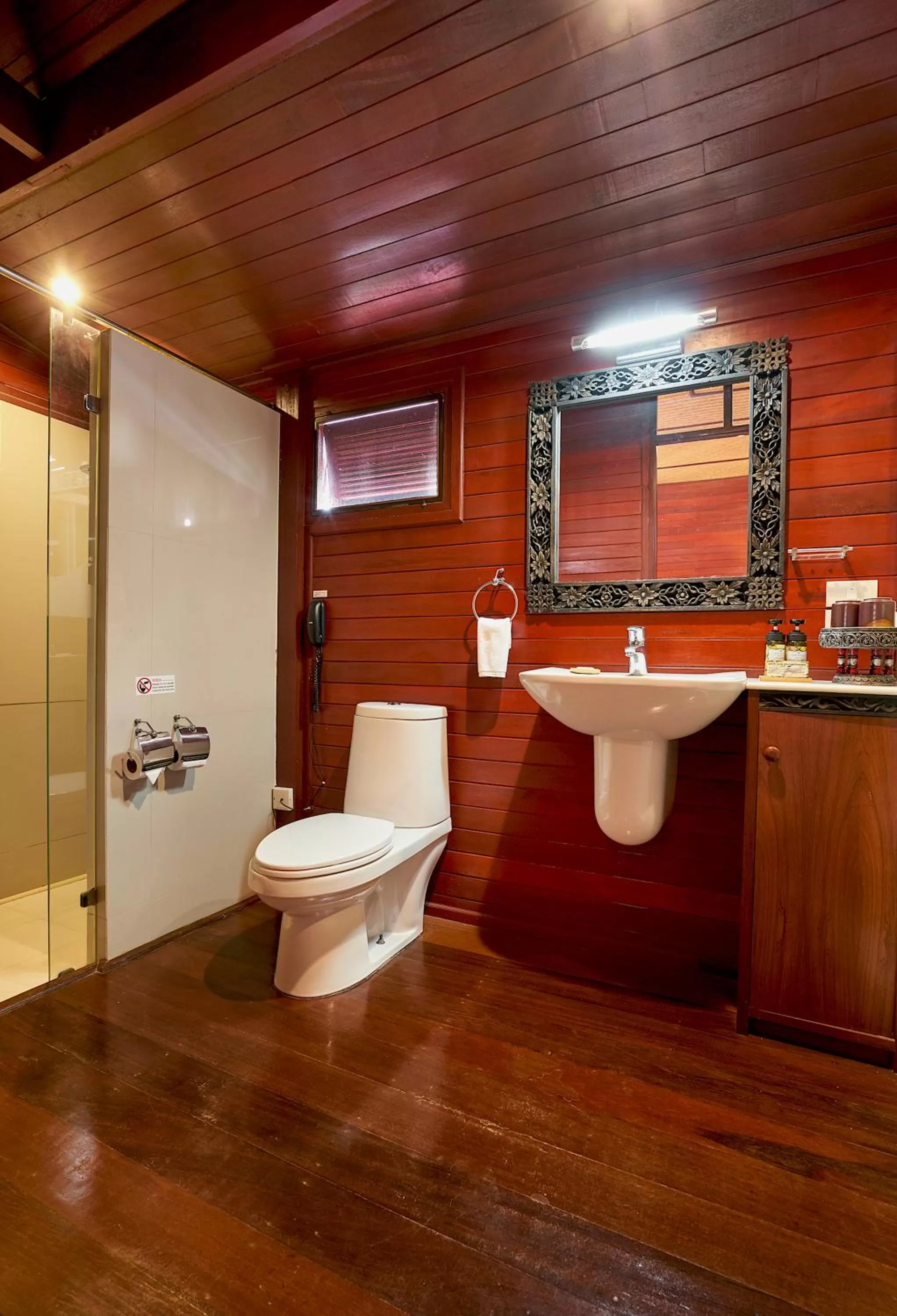 Bathroom in Ruenkanok Thaihouse Resort