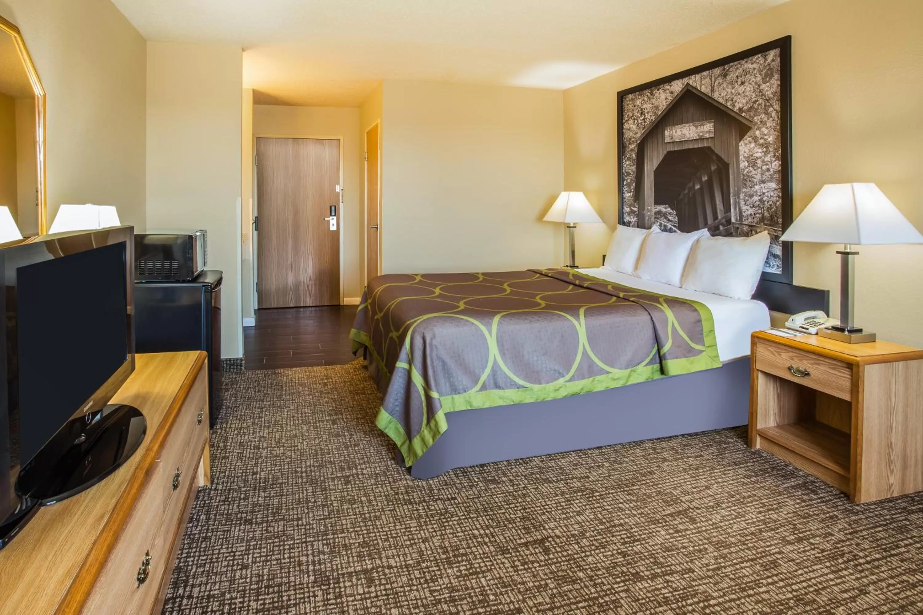 Photo of the whole room, Bed in Super 8 by Wyndham Remington