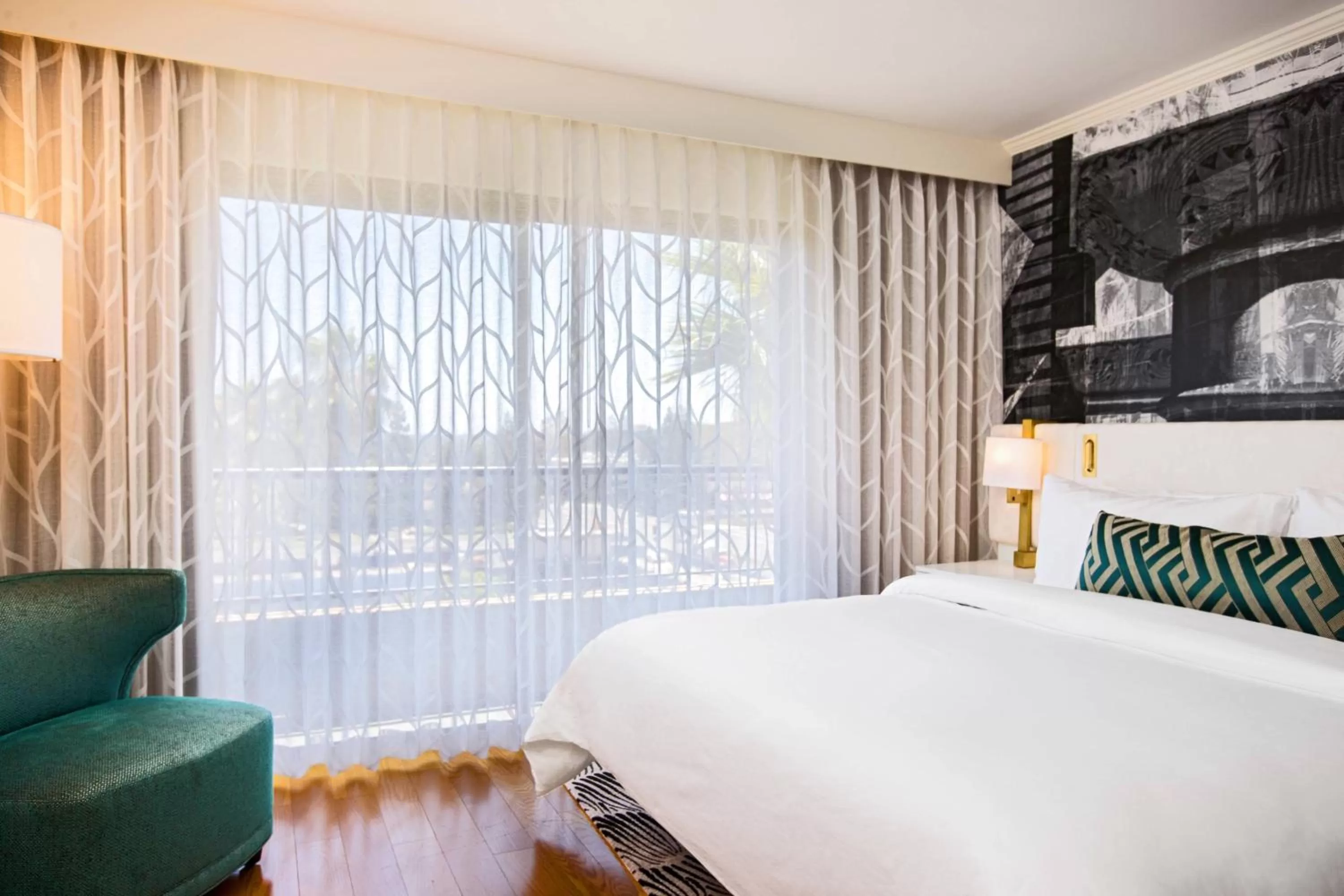 Bedroom, Bed in Avenue of the Arts Costa Mesa, a Tribute Portfolio Hotel