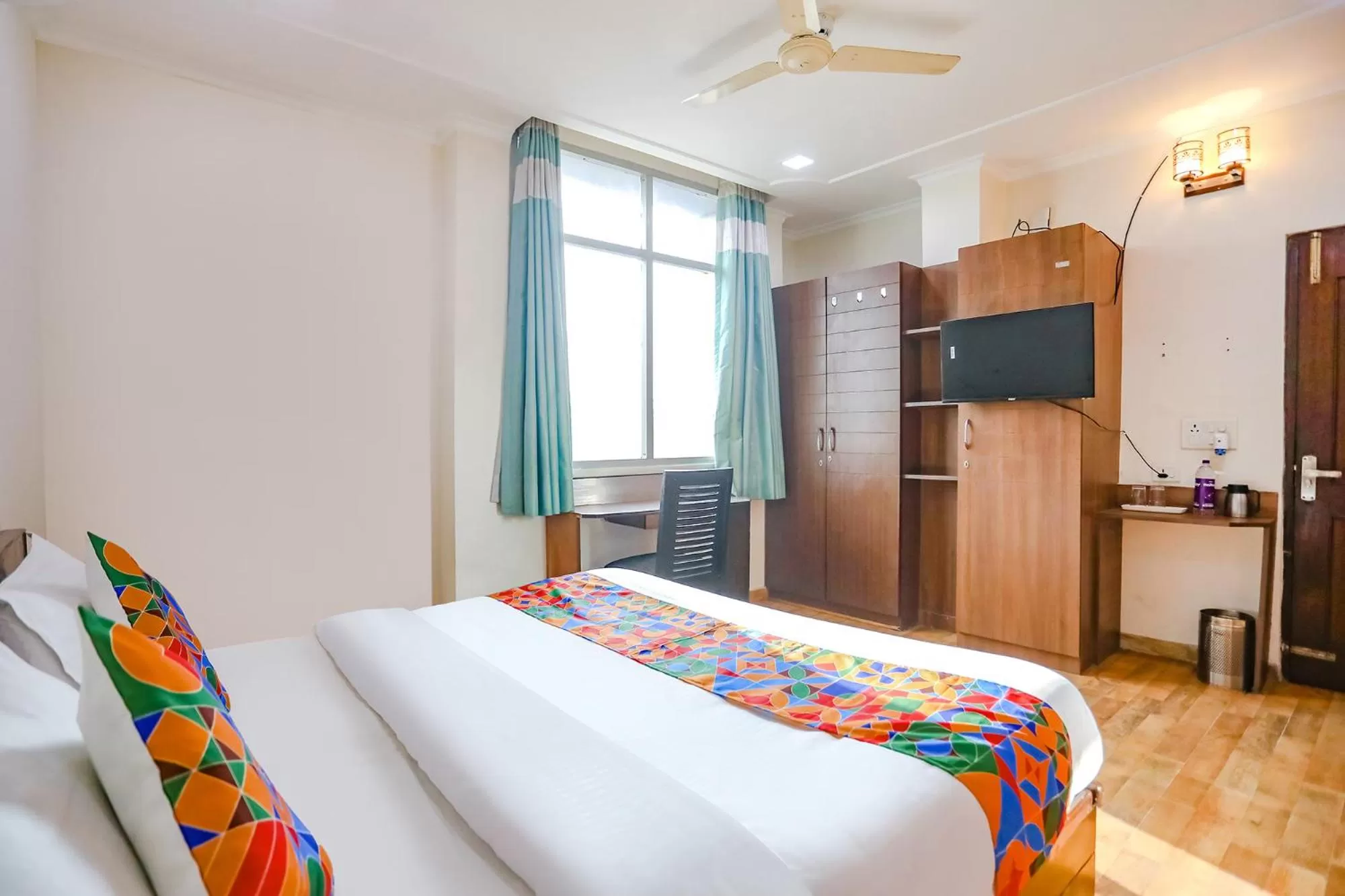 TV and multimedia, Bed in FabHotel Hexa Ghaziabad