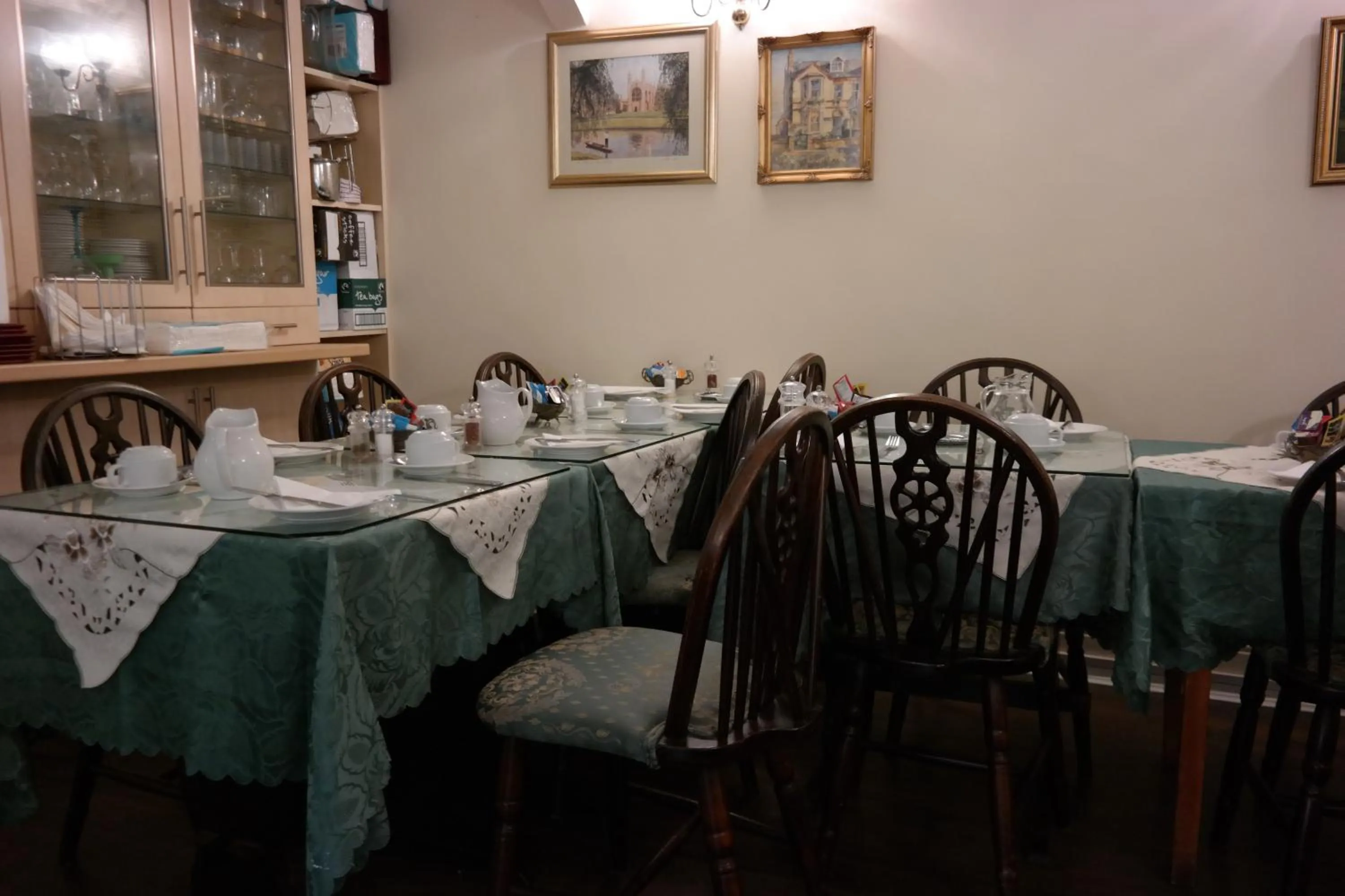 Restaurant/places to eat in Acorn Guest House