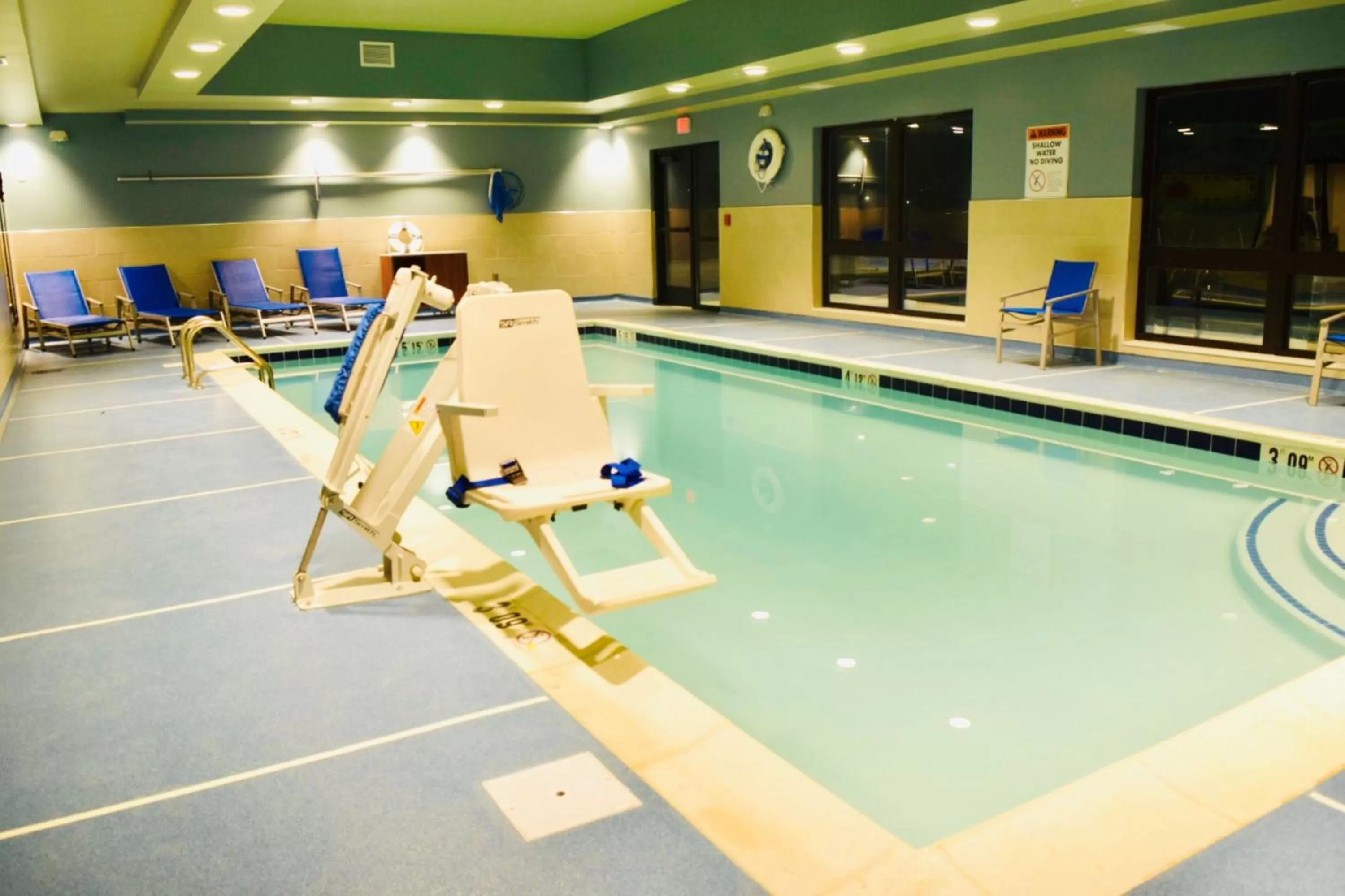 Swimming pool in Holiday Inn Express & Suites - Middletown by IHG