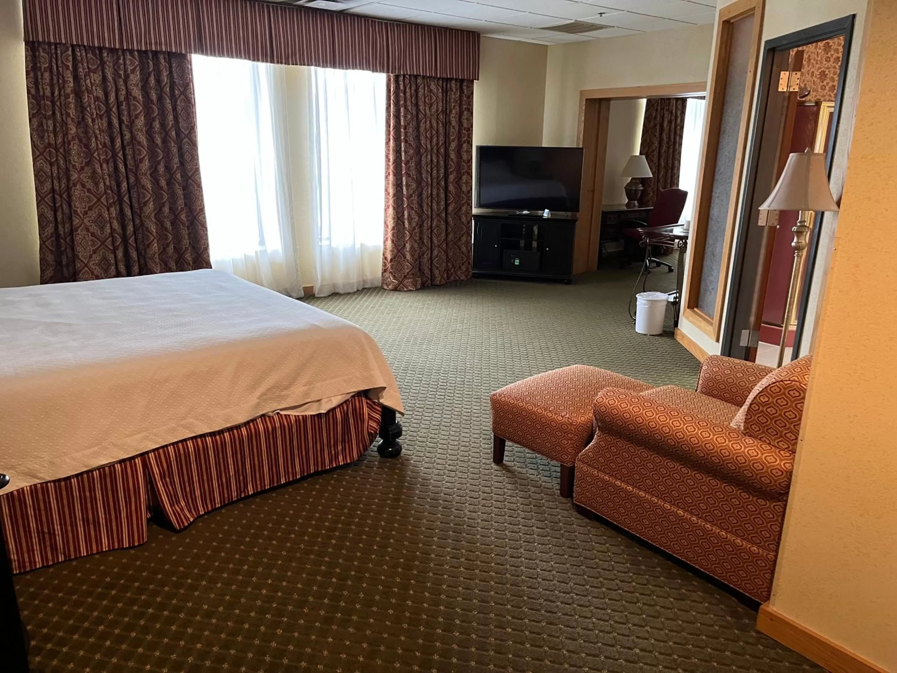 Bedroom, Bed in Days Inn & Suites by Wyndham Sutton Flatwoods