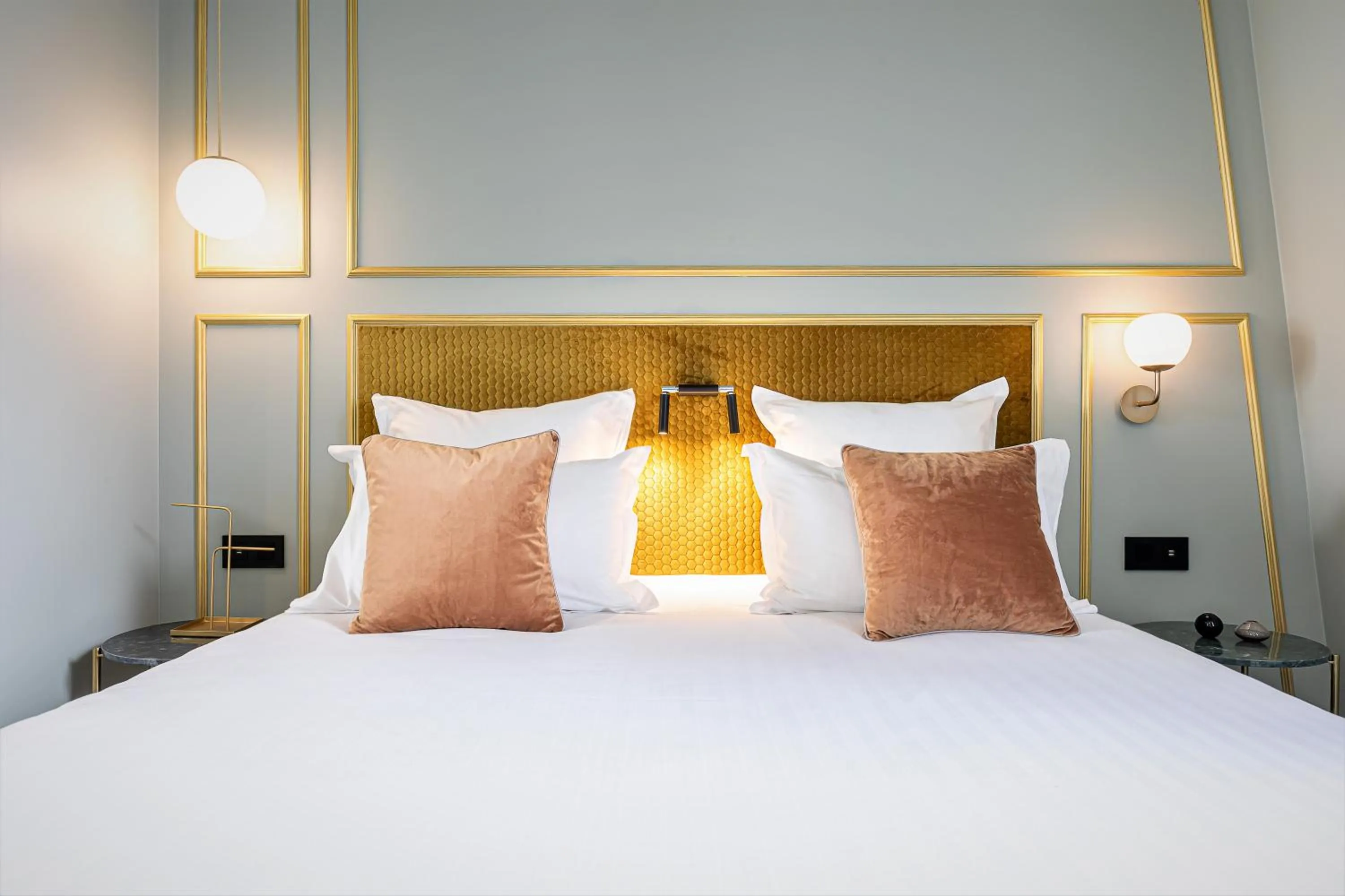 Bed in Hôtel Veryste & Spa Paris