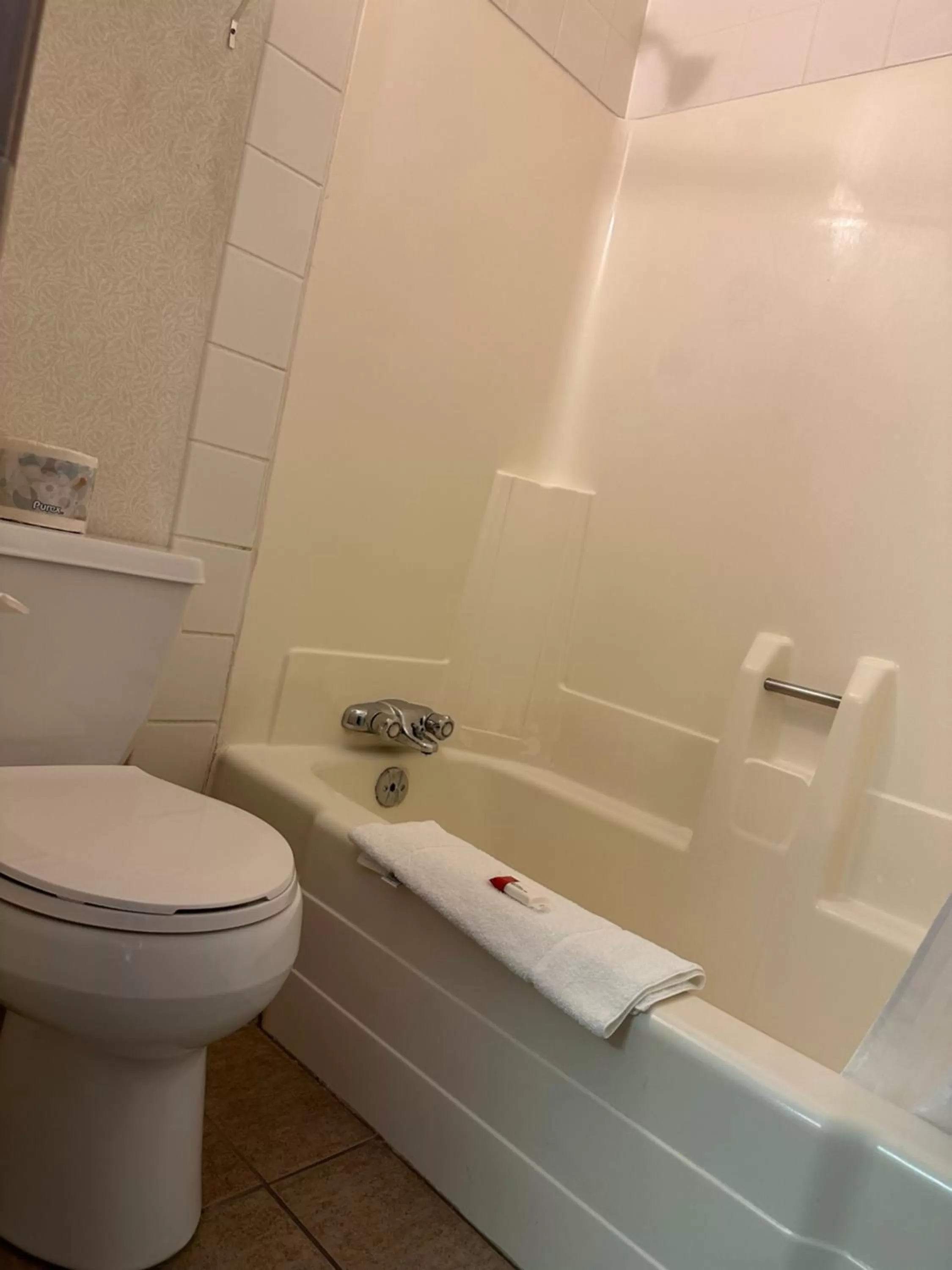 Super 8 by Wyndham Lethbridge