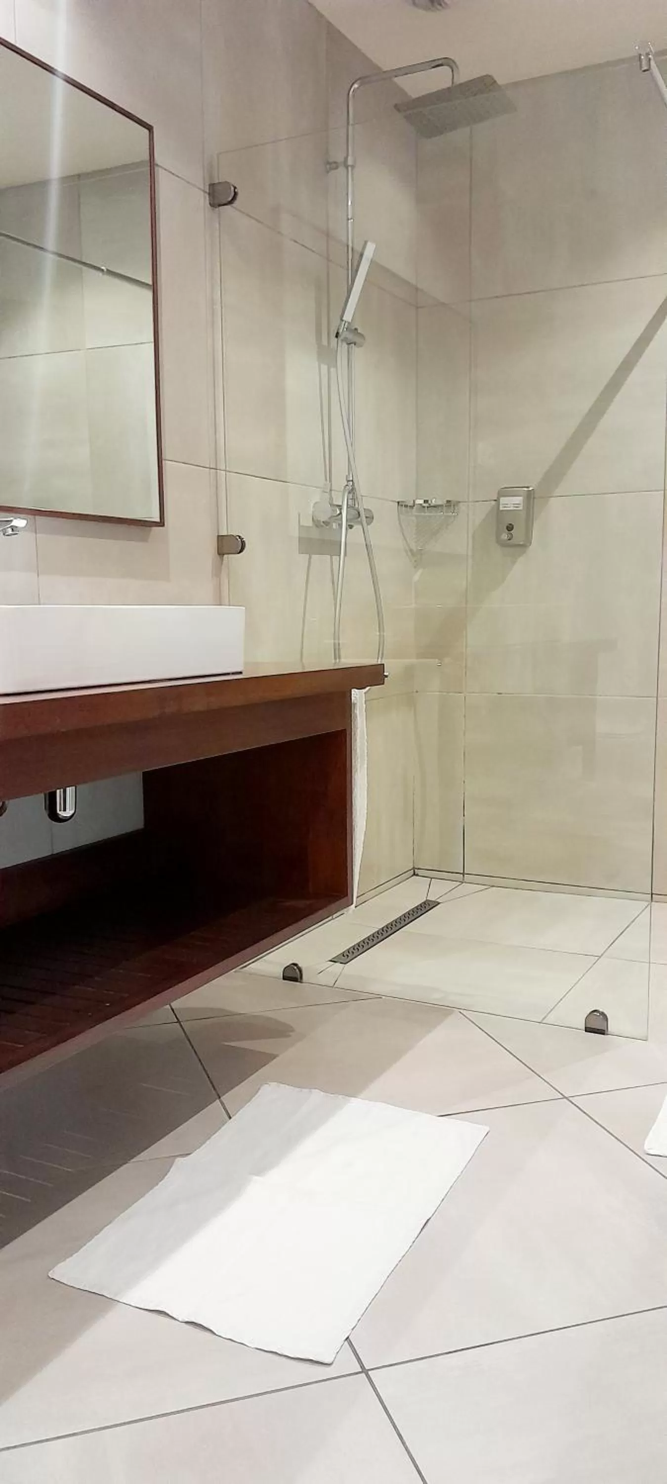 Bathroom in La Varangue