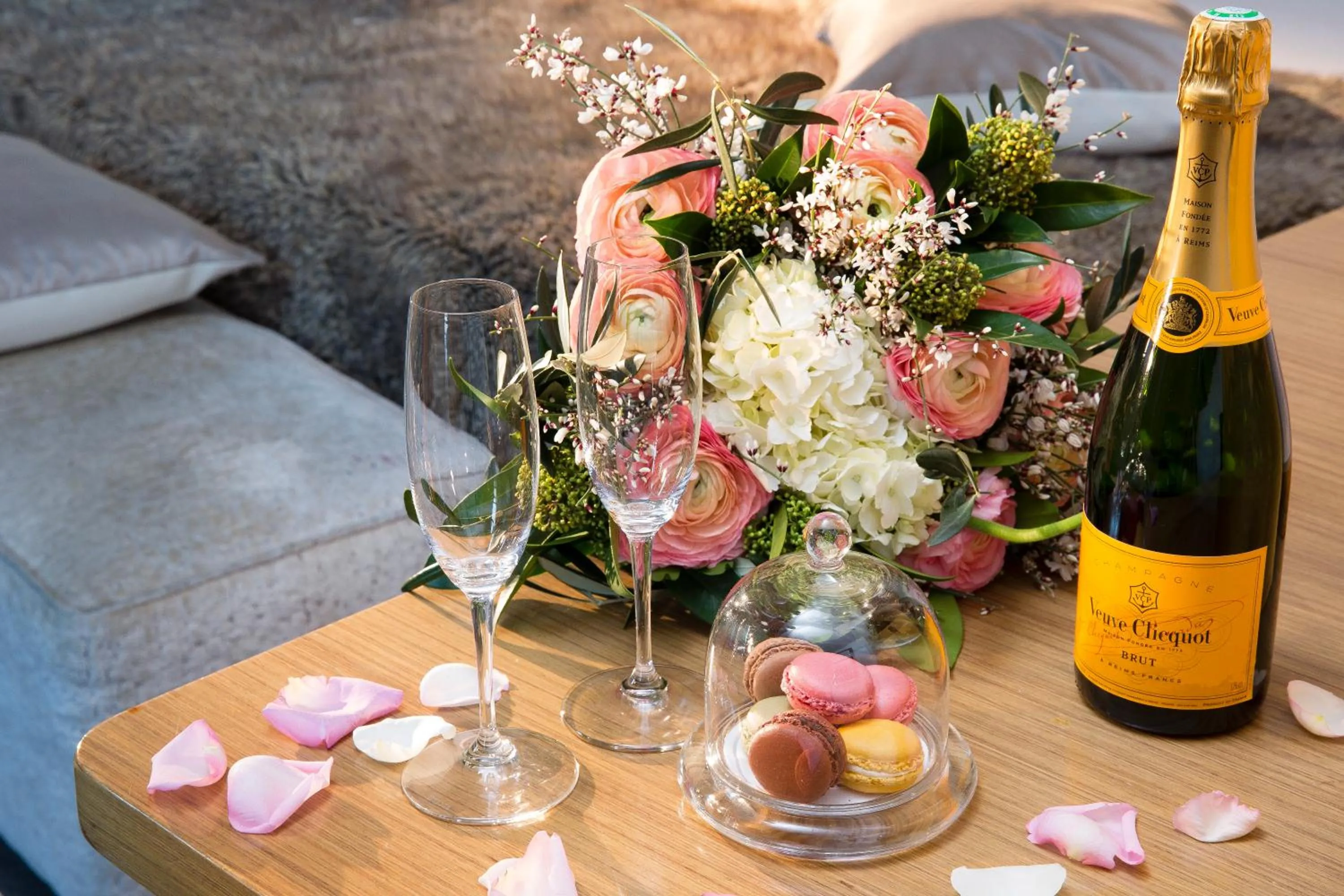 Photo of the whole room in Hotel Lumen Paris Louvre
