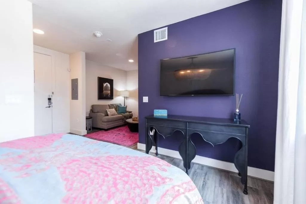 Bed in The Bishop Arts Hotel by Qresorts