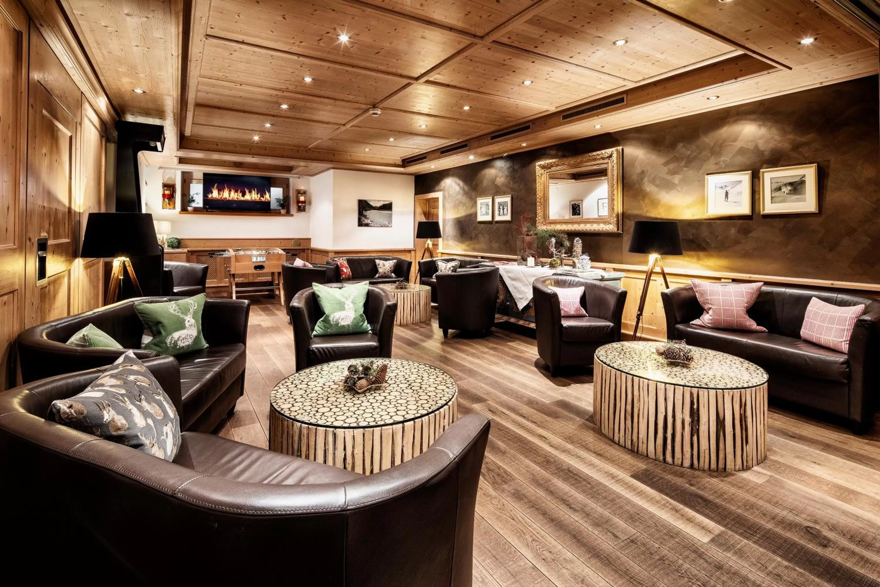 Lounge or bar in Hotel Tannbergerhof im Zentrum von Lech