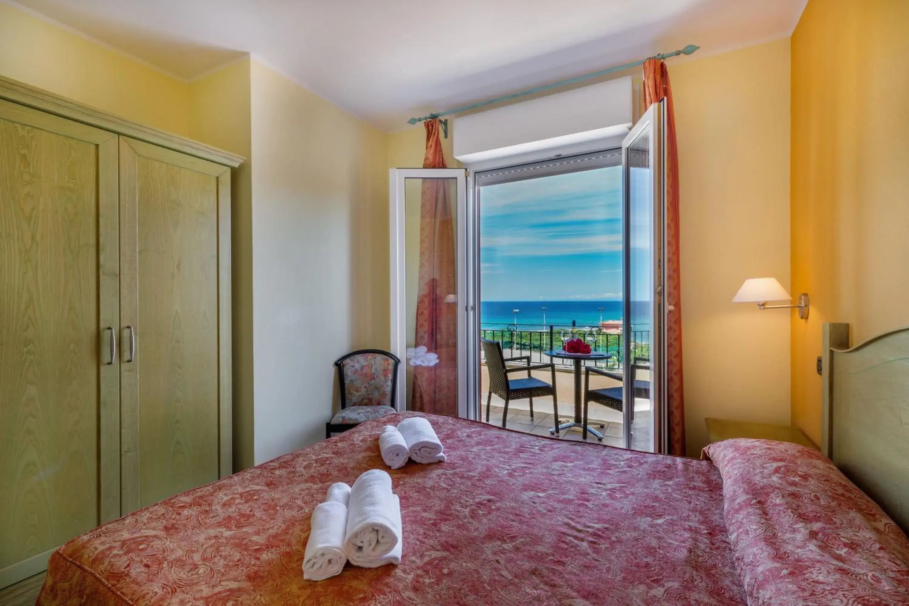 Double or Twin Room with Sea View in Hotel Rosa dei Venti Double or Twin Room with Sea View in Hotel Rosa dei Venti
