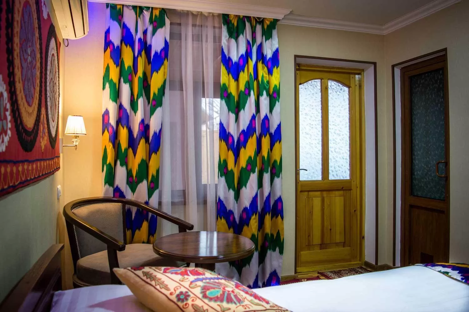 Photo of the whole room, Bed in Jahongir