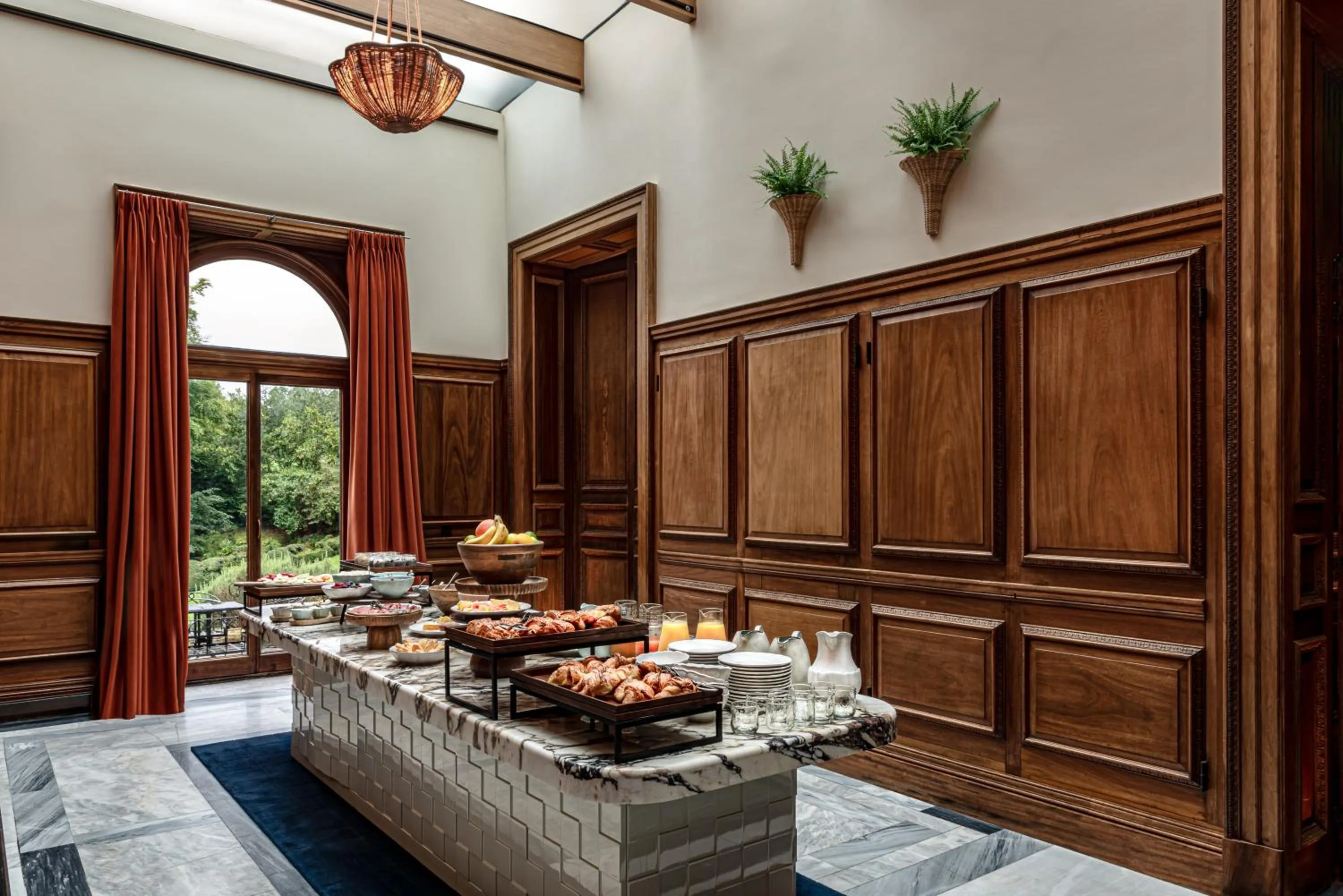 Restaurant/places to eat in Cowley Manor Experimental