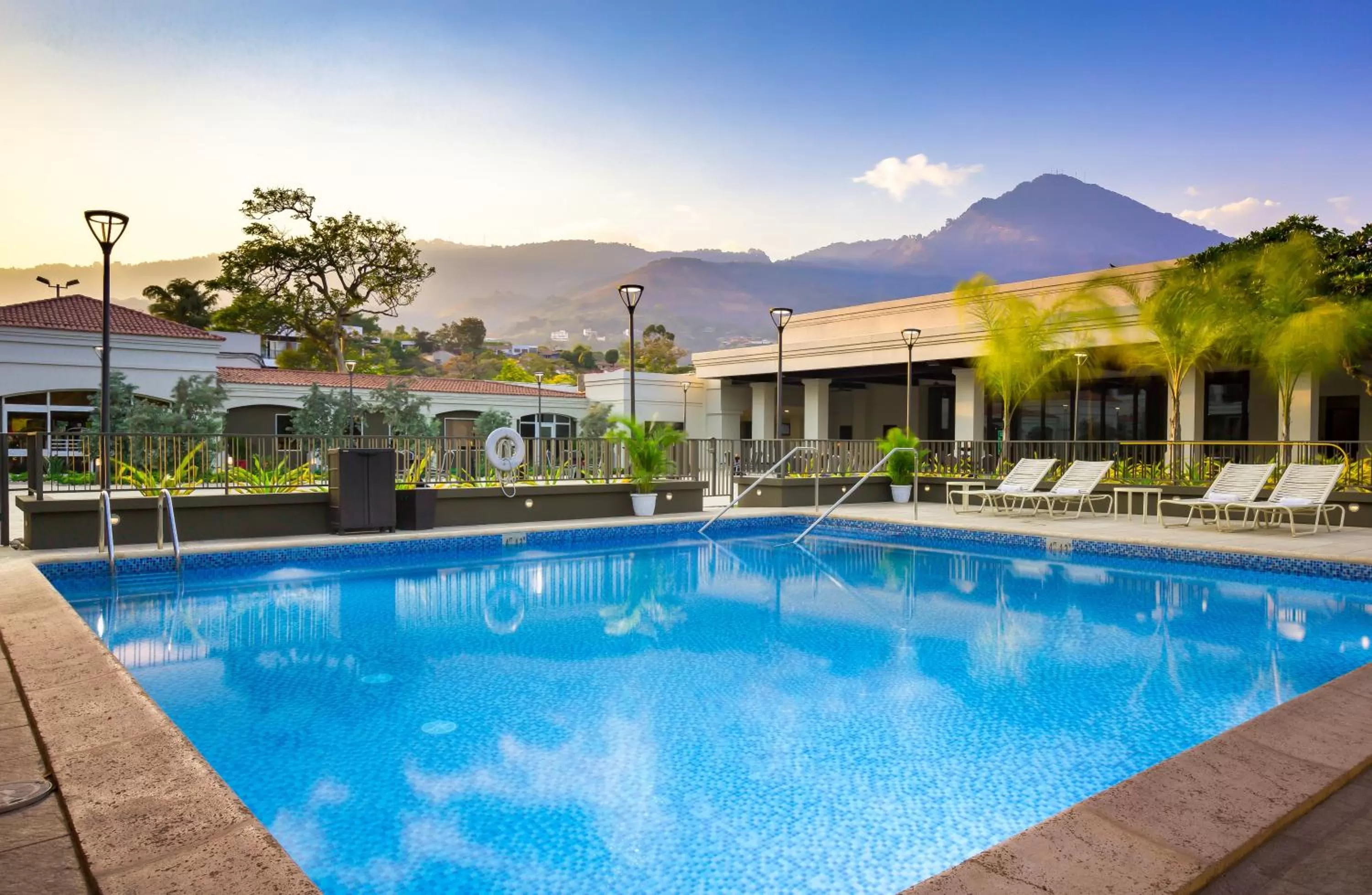 Swimming pool in Hilton San Salvador