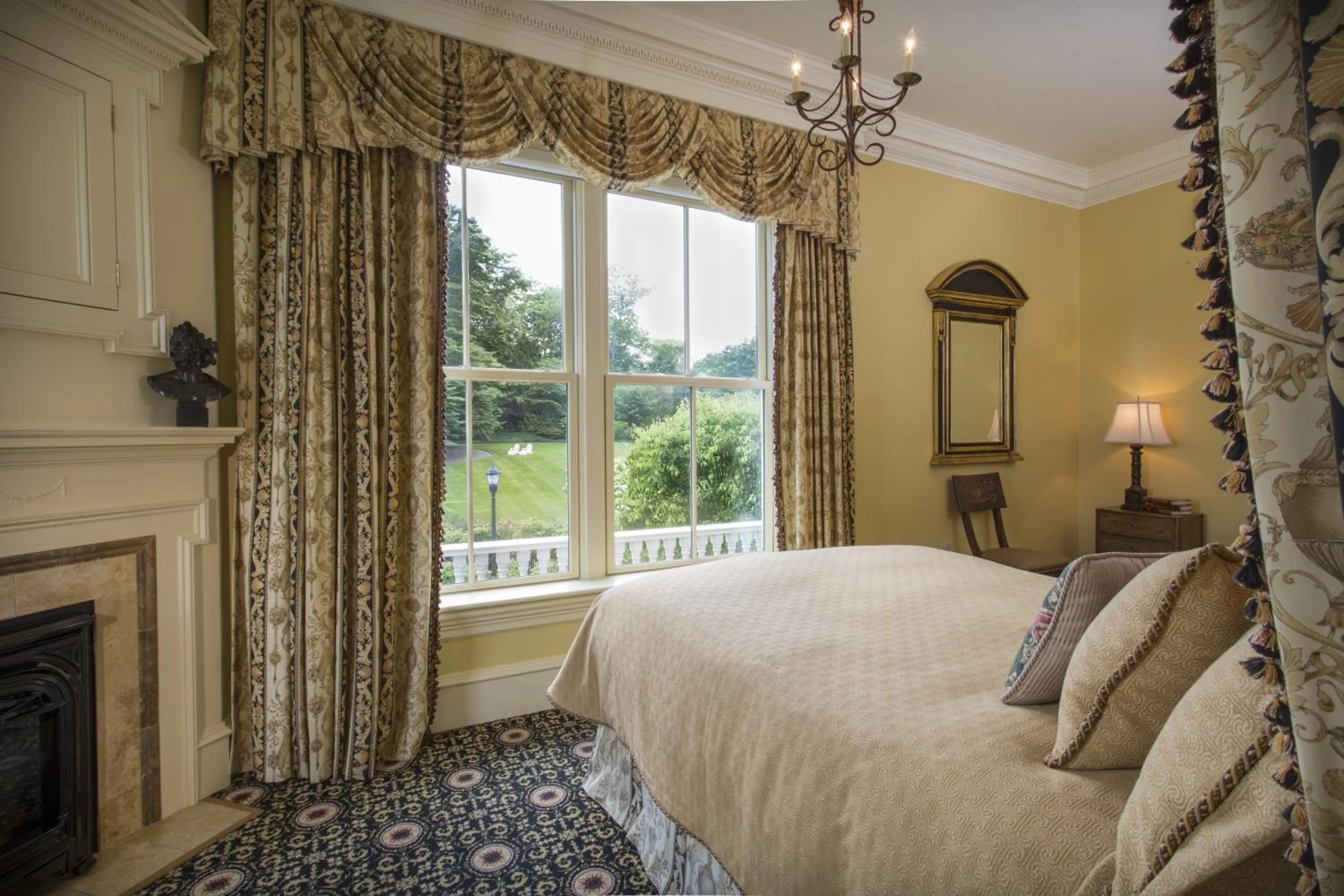 Day, Bed in The Chanler at Cliff Walk