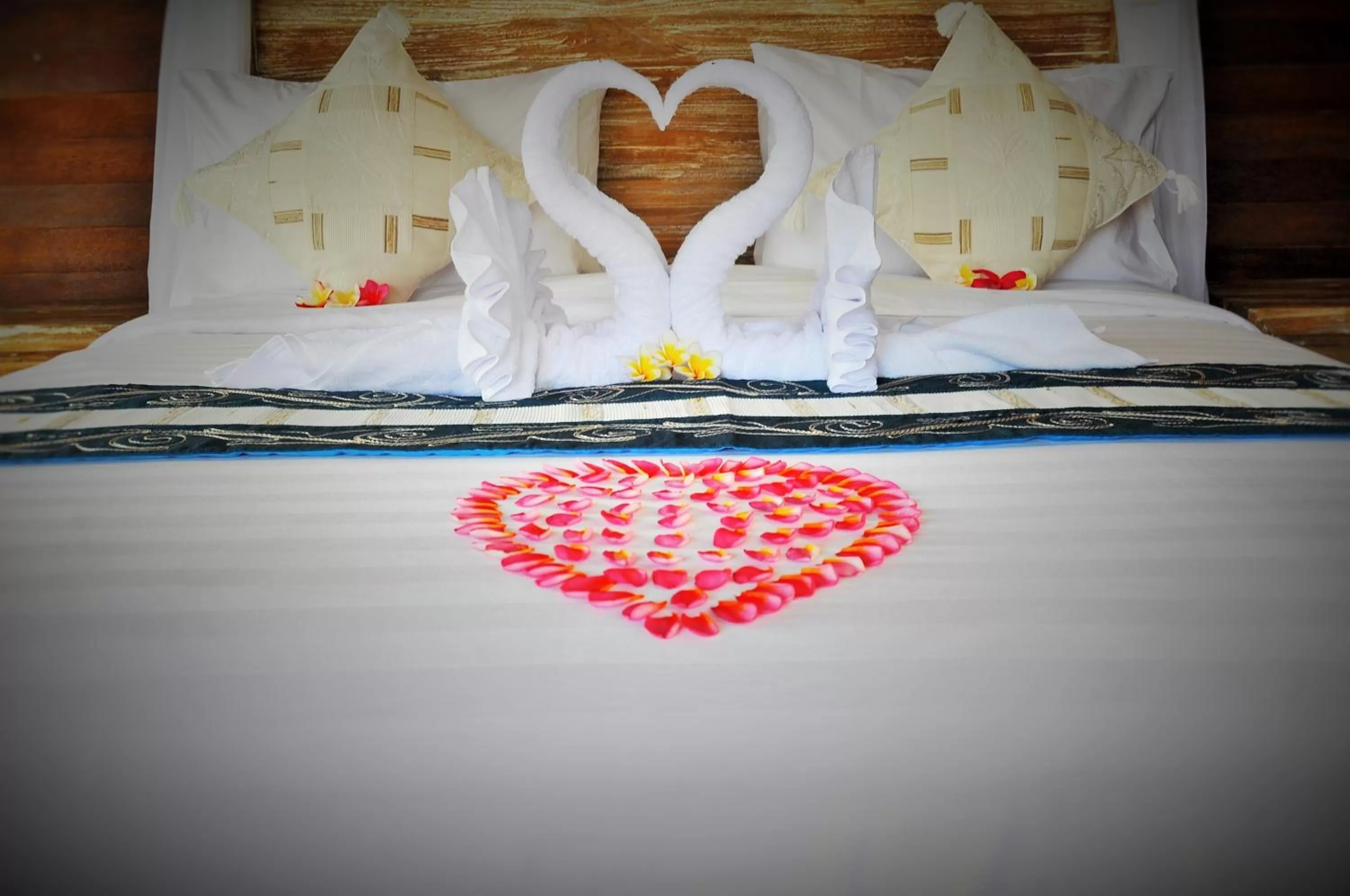 Bedroom, Bed in Ocean Terrace Suite And Spa Luxury