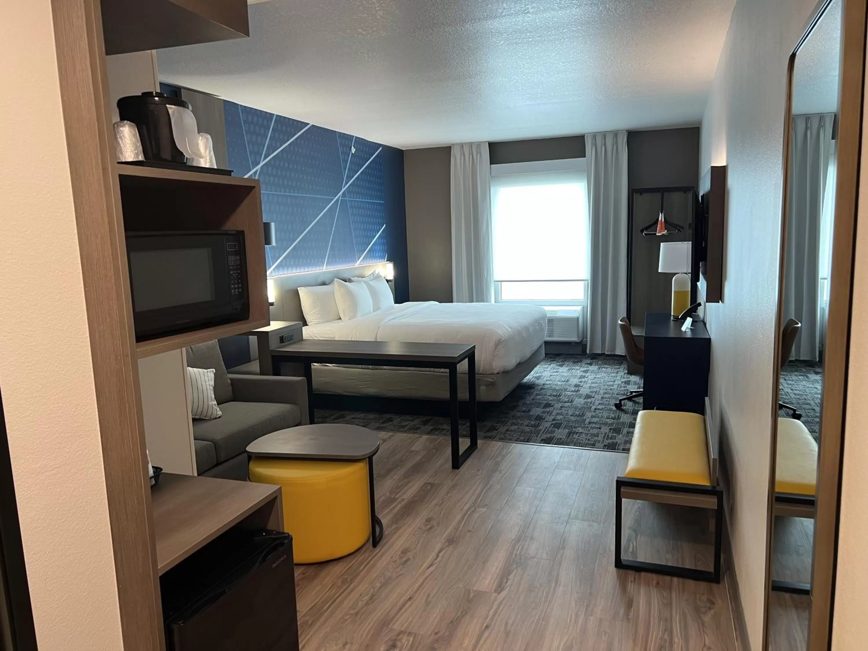 Photo of the whole room, Bed in Comfort Inn & Suites New Port Richey Downtown District