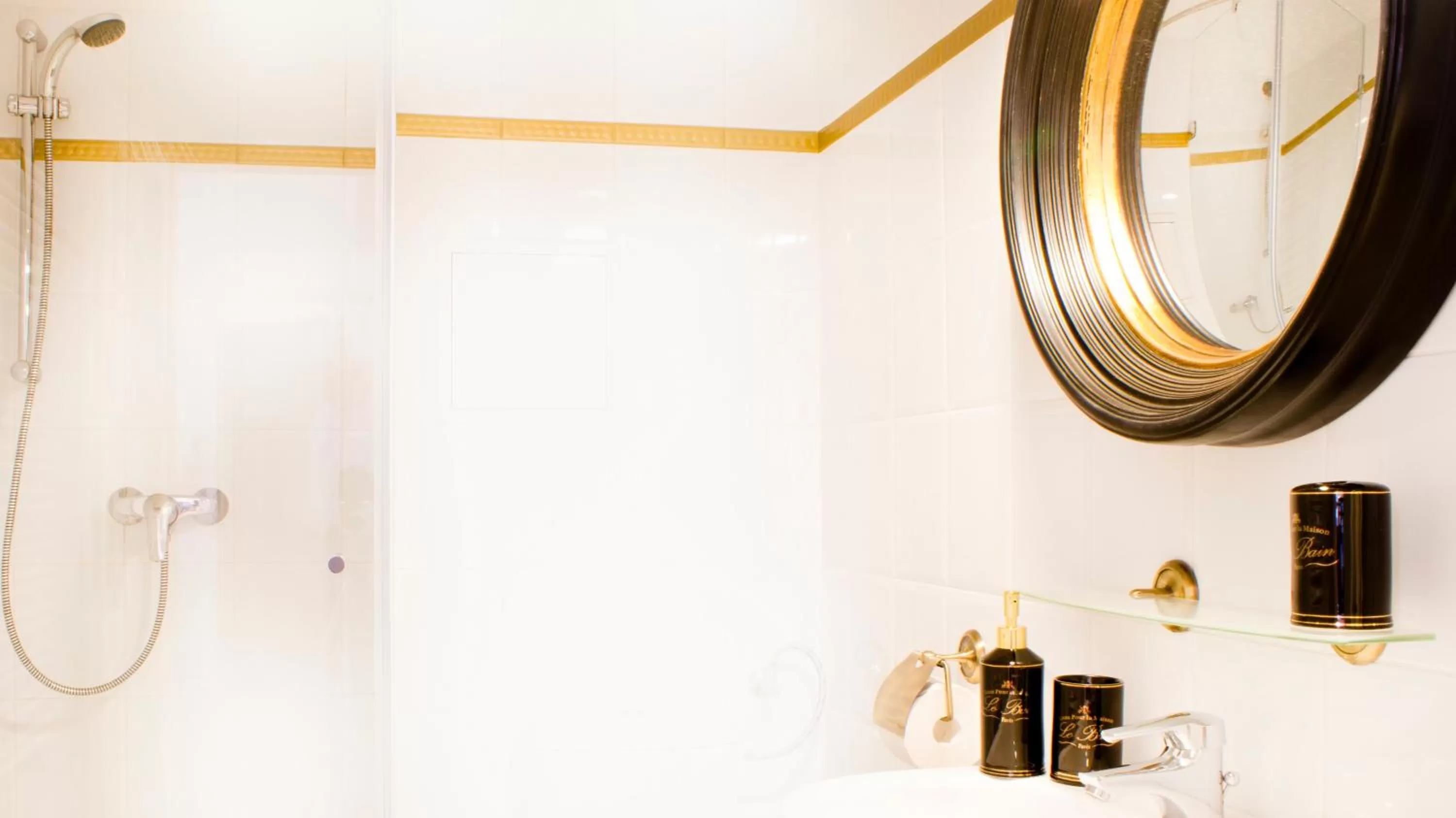 Bathroom in Milford Suites Budapest