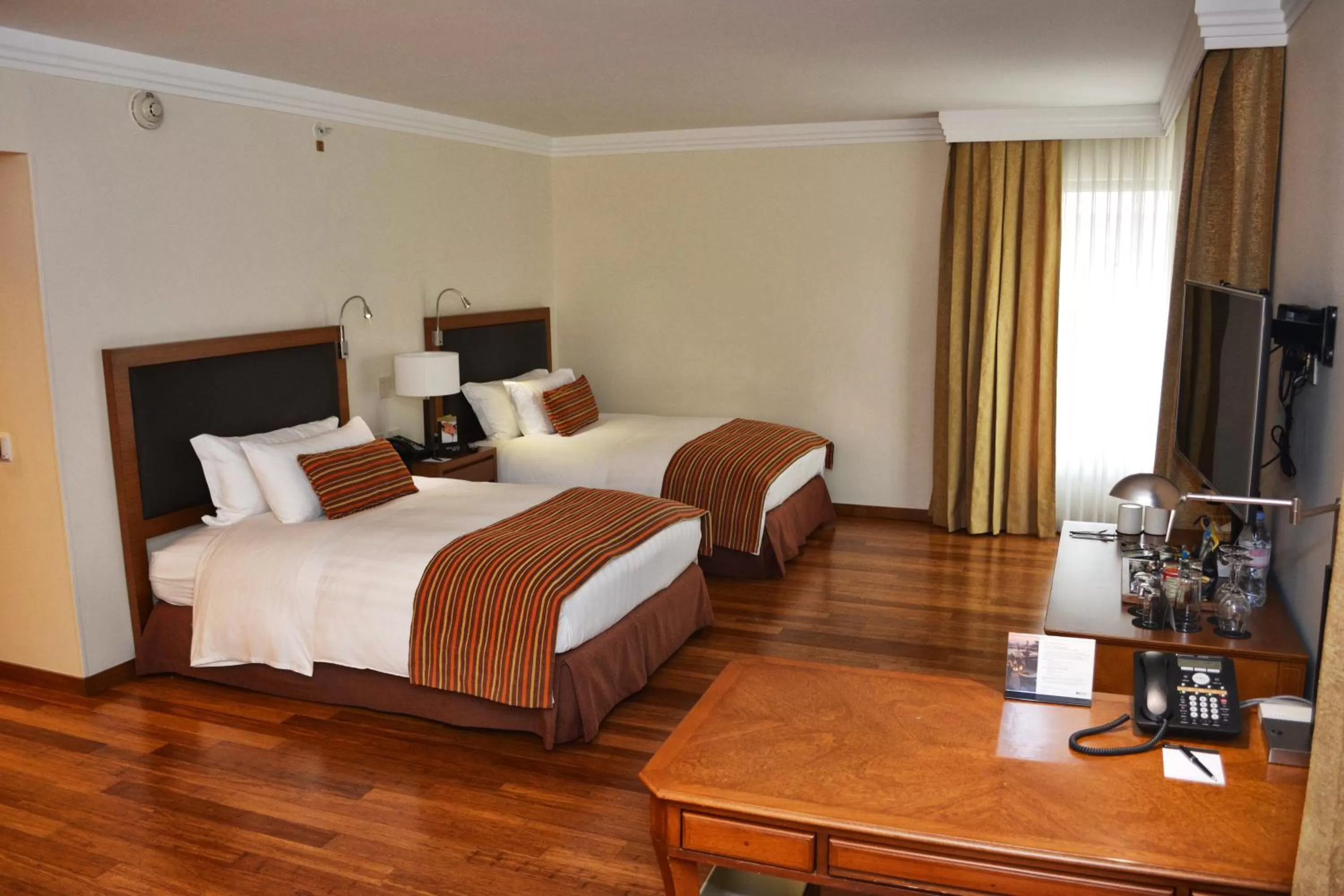 Photo of the whole room, Bed in Hotel Intercontinental Cali by IHG