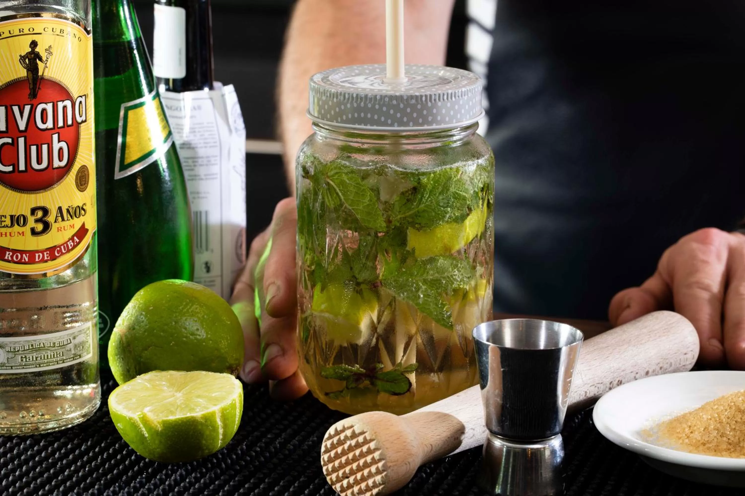 Lounge or bar in Best Western Plus Hotel les Rives du Ter