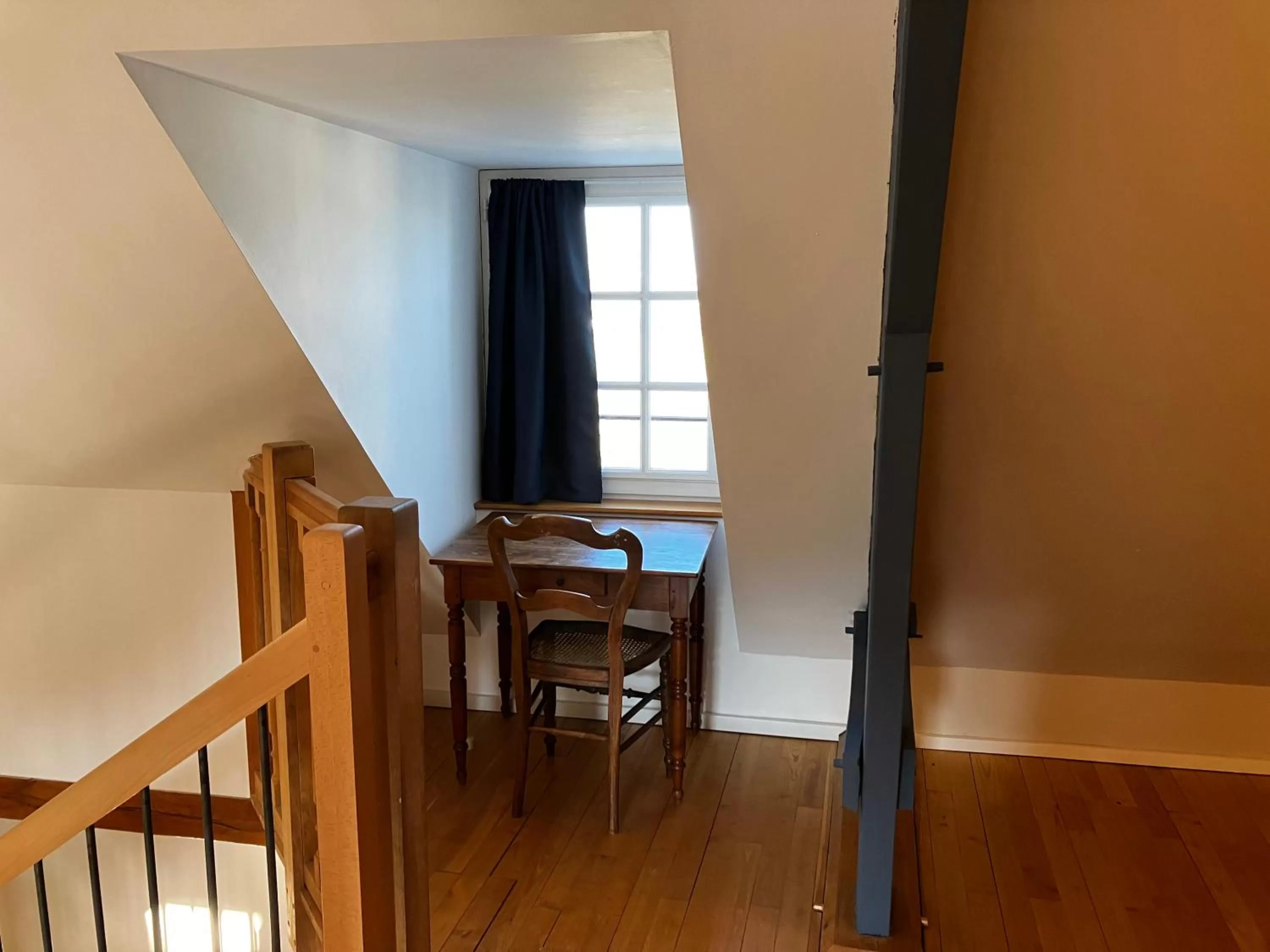 Seating area in La Bonne Note