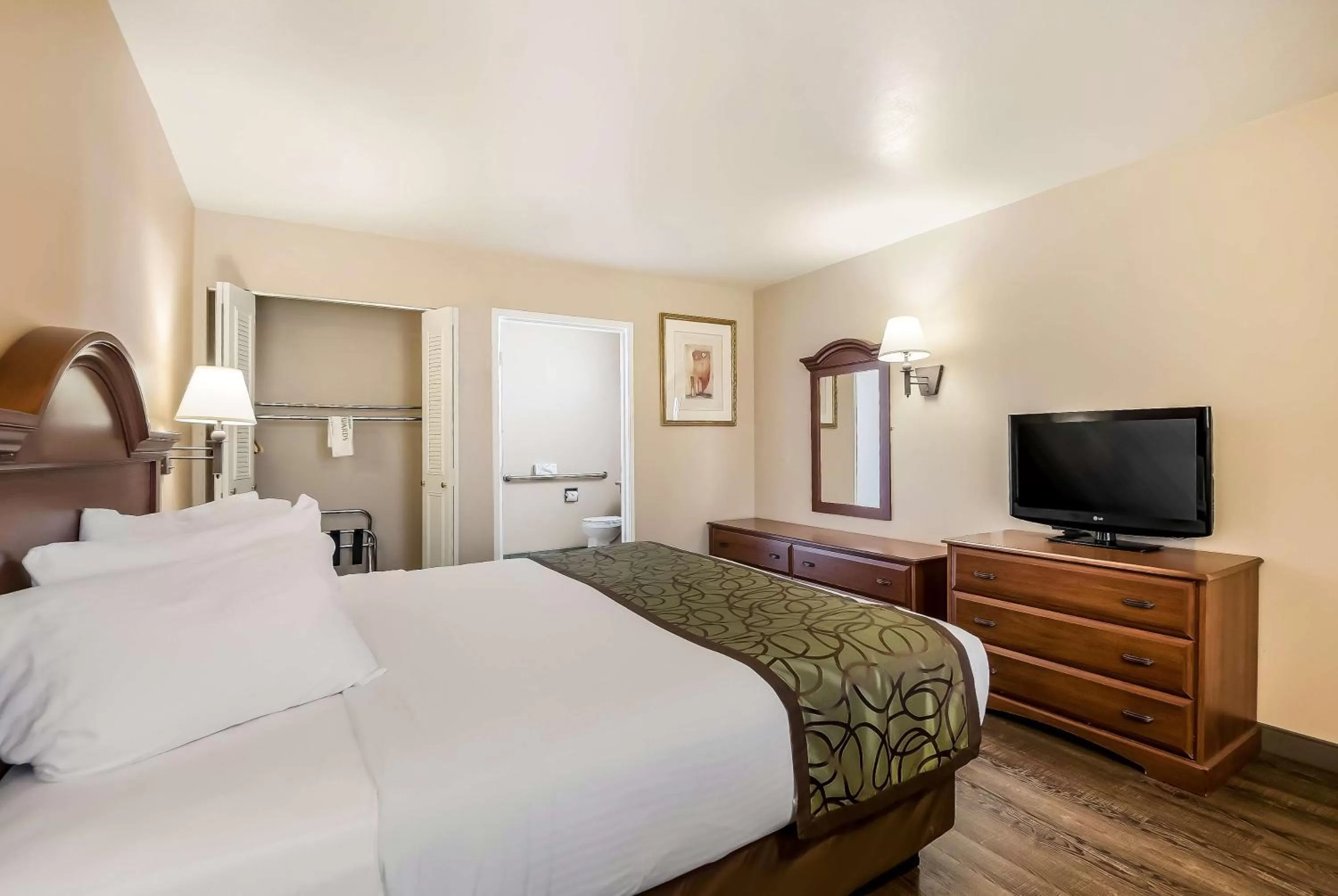 Queen Room in SureStay Hotel by Best Western Fernley