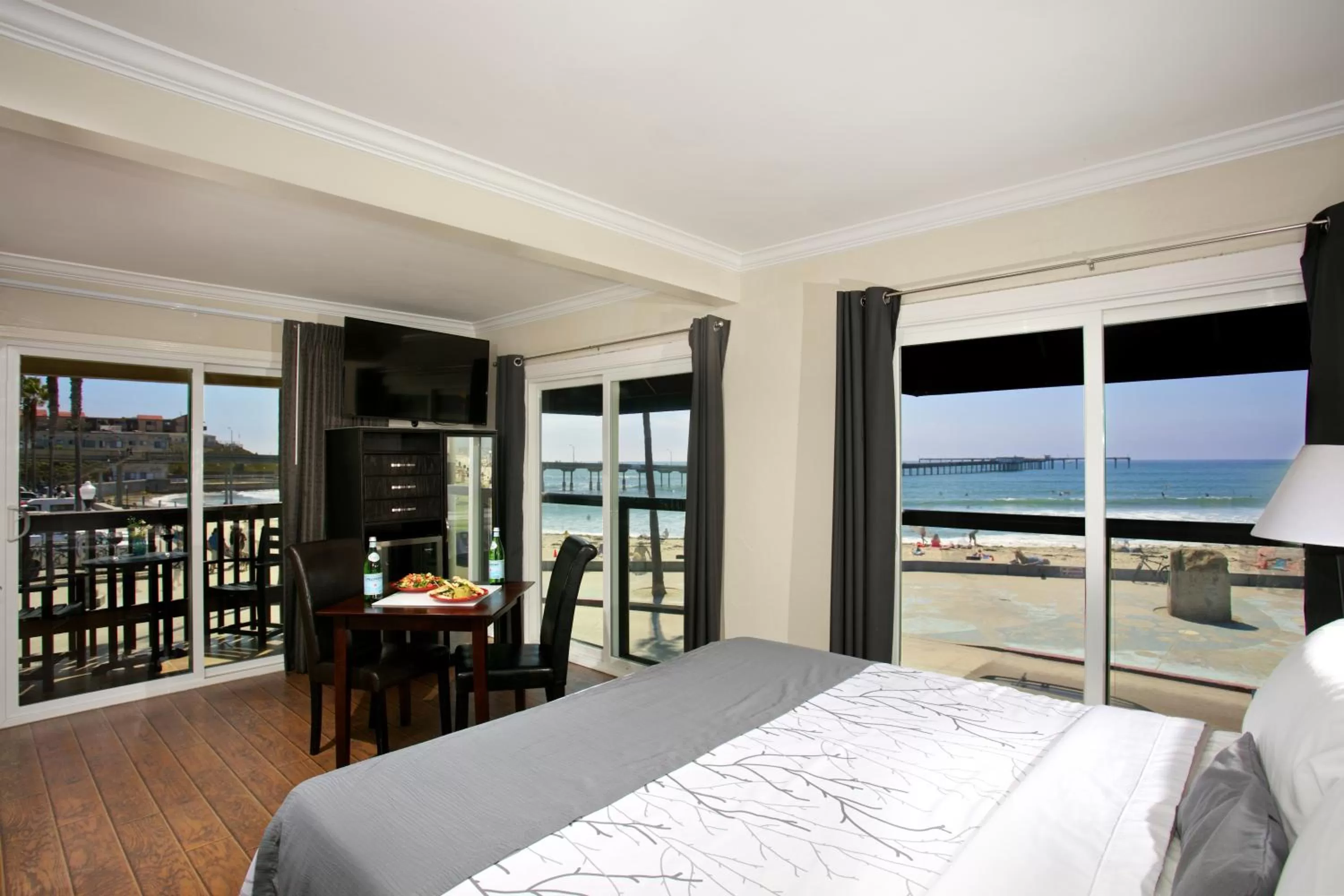 Garden view, Bed in Ocean Beach Hotel