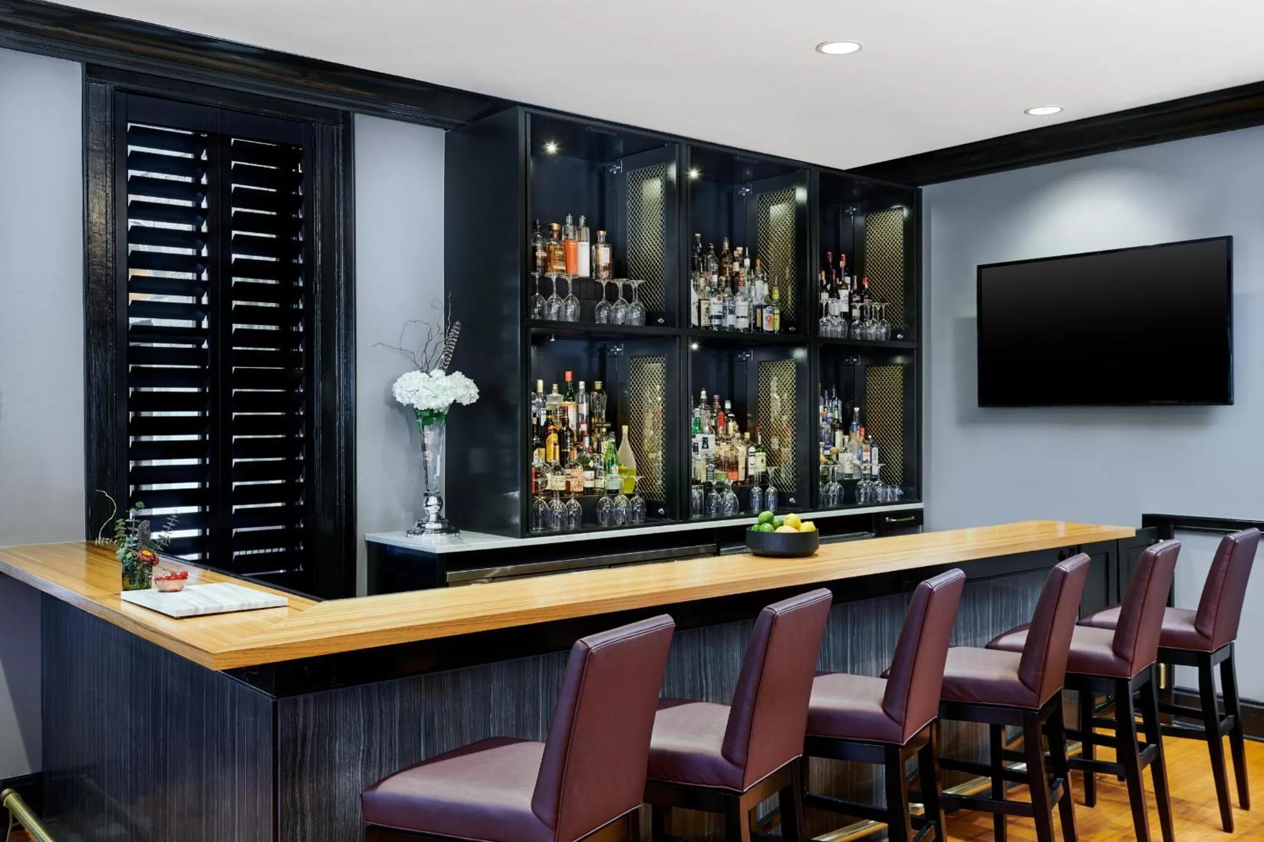 Lounge or bar in Inn at Carnall Hall