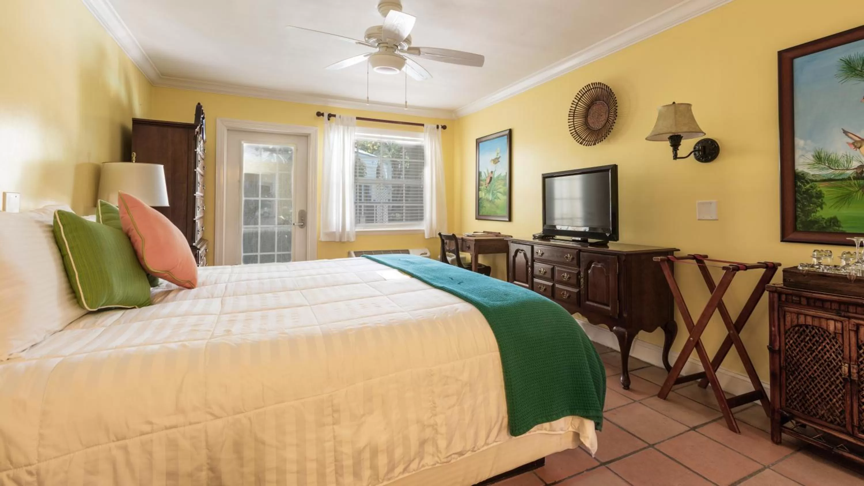 Bedroom, Bed in The Caribbean Court Boutique Hotel